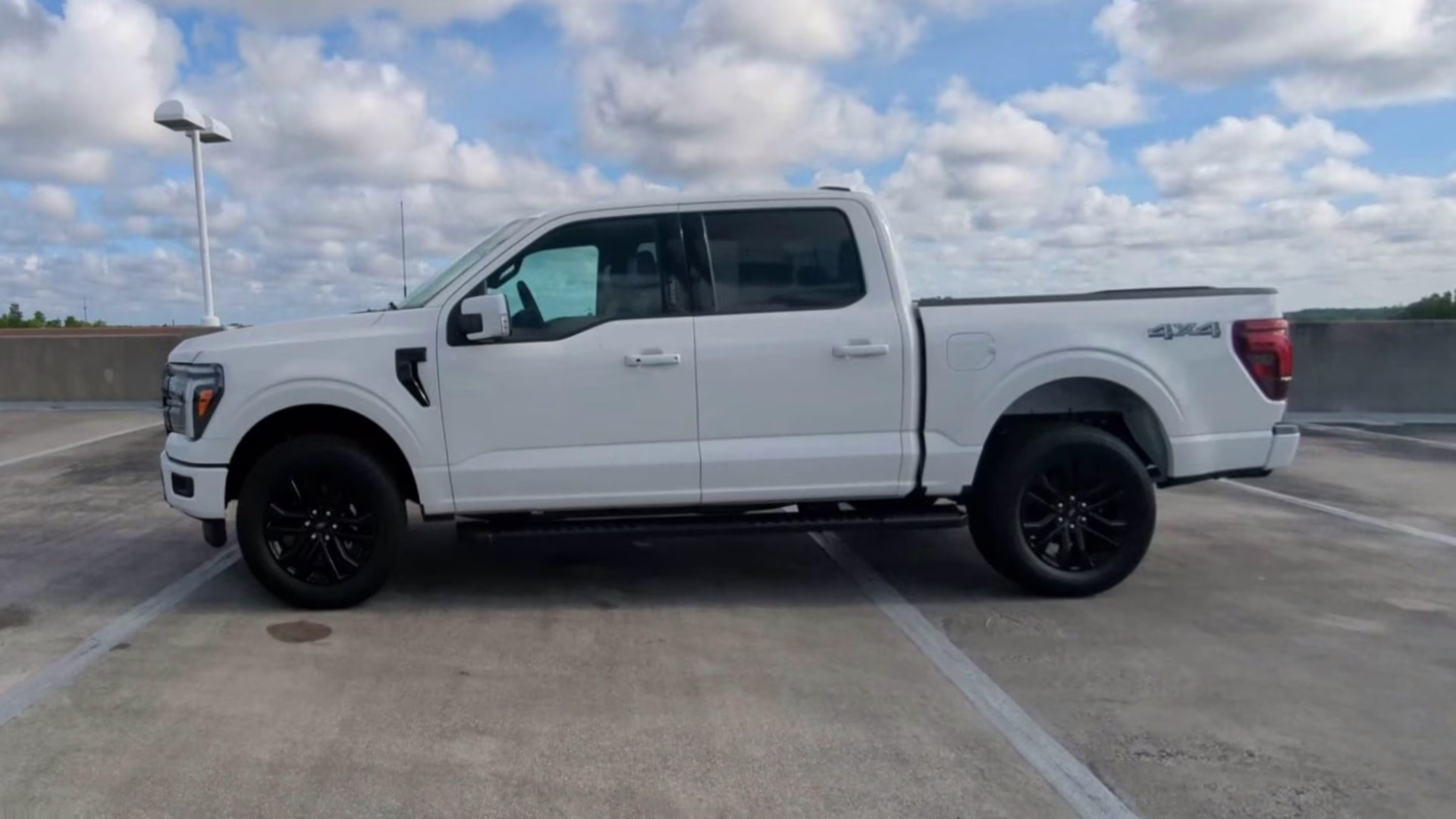 2026 Star White Metallic Tri-Coat Ford F-150 LARIAT Crew Cab Pickup 4X4 Truck