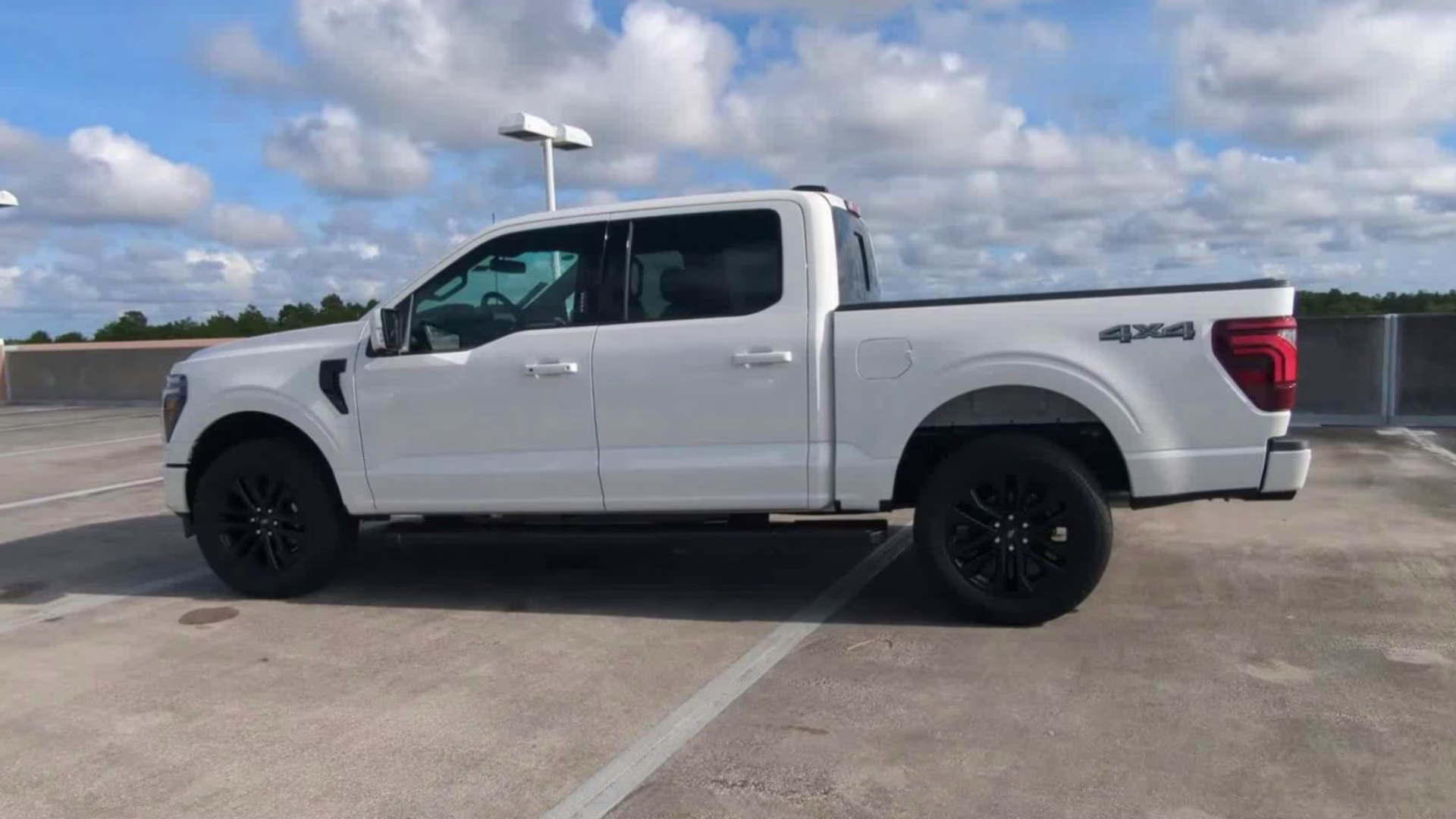 2026 Star White Metallic Tri-Coat Ford F-150 LARIAT Crew Cab Pickup 4X4 Truck