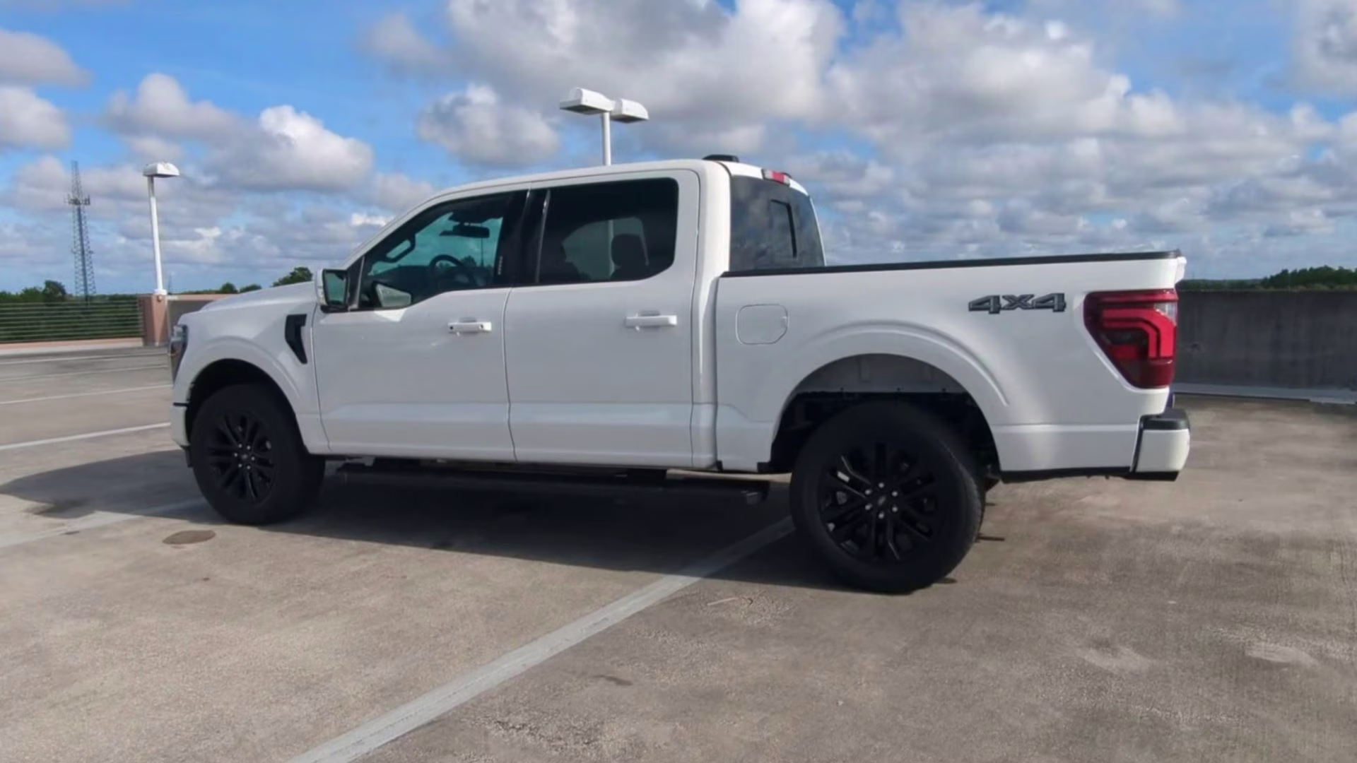 2026 Star White Metallic Tri-Coat Ford F-150 LARIAT Crew Cab Pickup 4X4 Truck