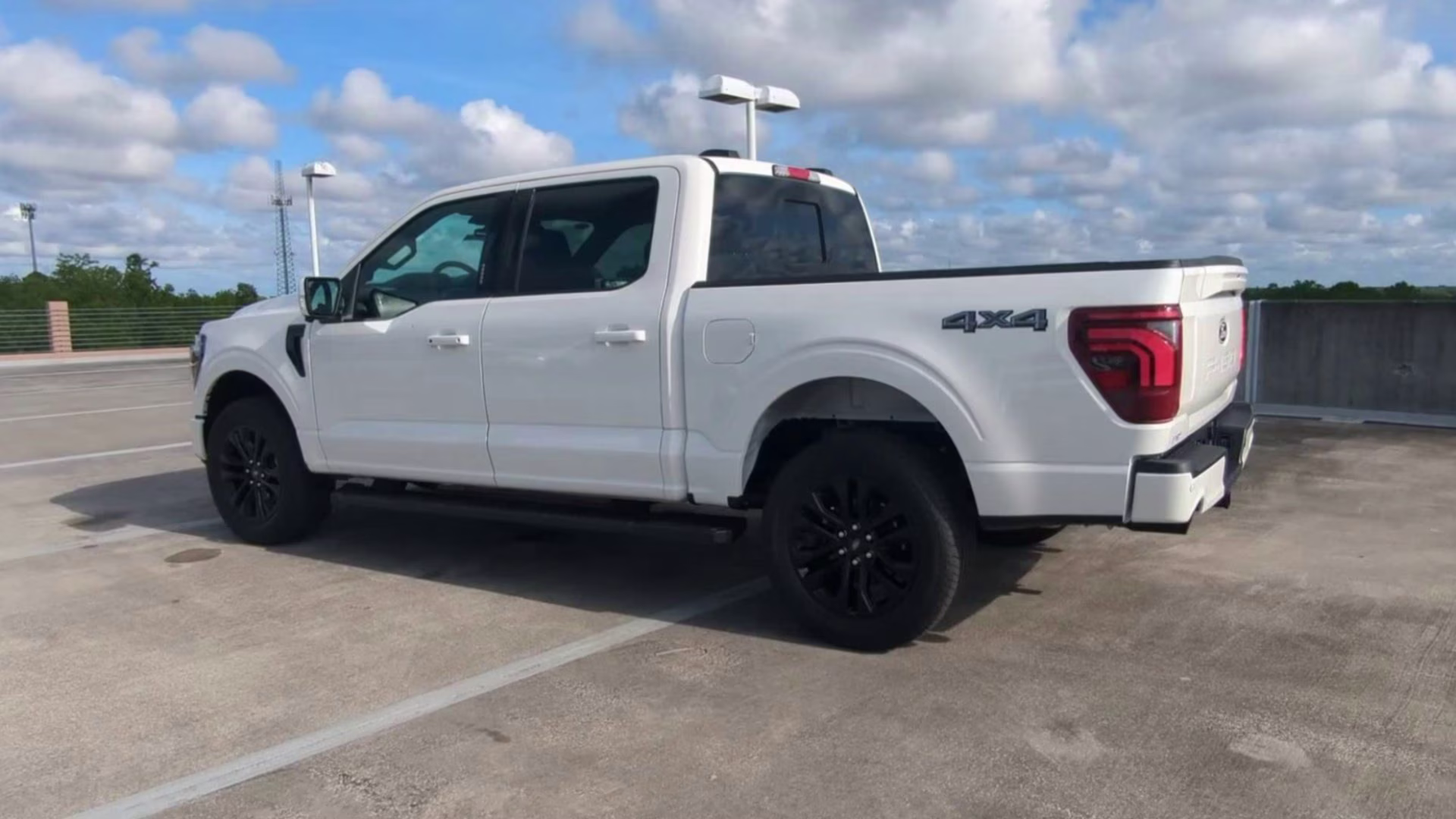 2026 Star White Metallic Tri-Coat Ford F-150 LARIAT Crew Cab Pickup 4X4 Truck