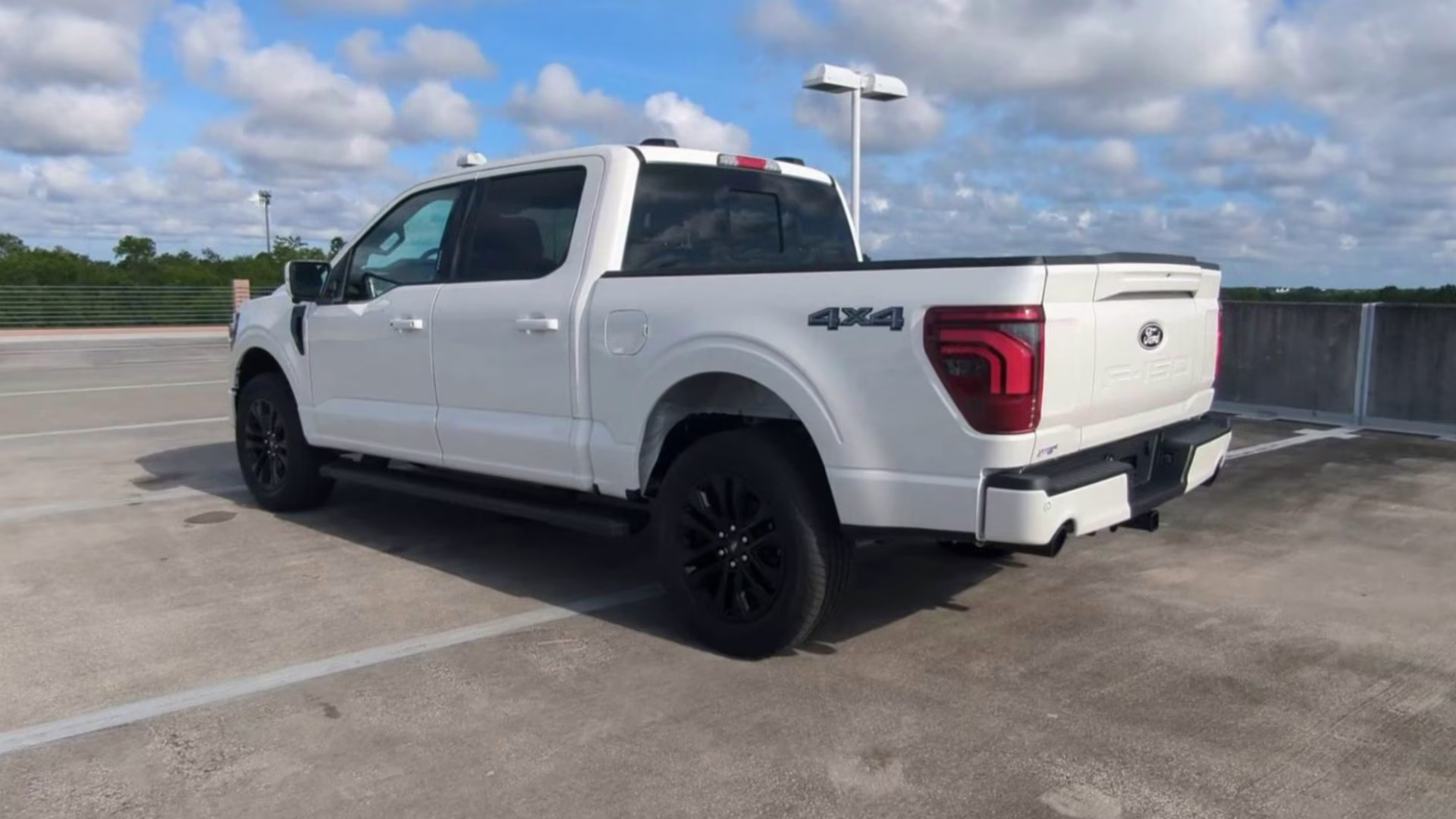 2026 Star White Metallic Tri-Coat Ford F-150 LARIAT Crew Cab Pickup 4X4 Truck