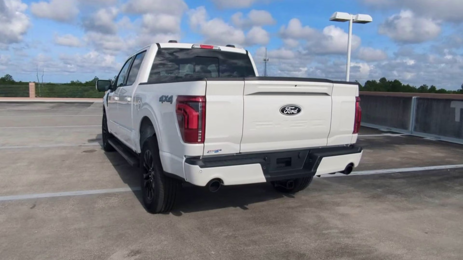 2026 Star White Metallic Tri-Coat Ford F-150 LARIAT Crew Cab Pickup 4X4 Truck