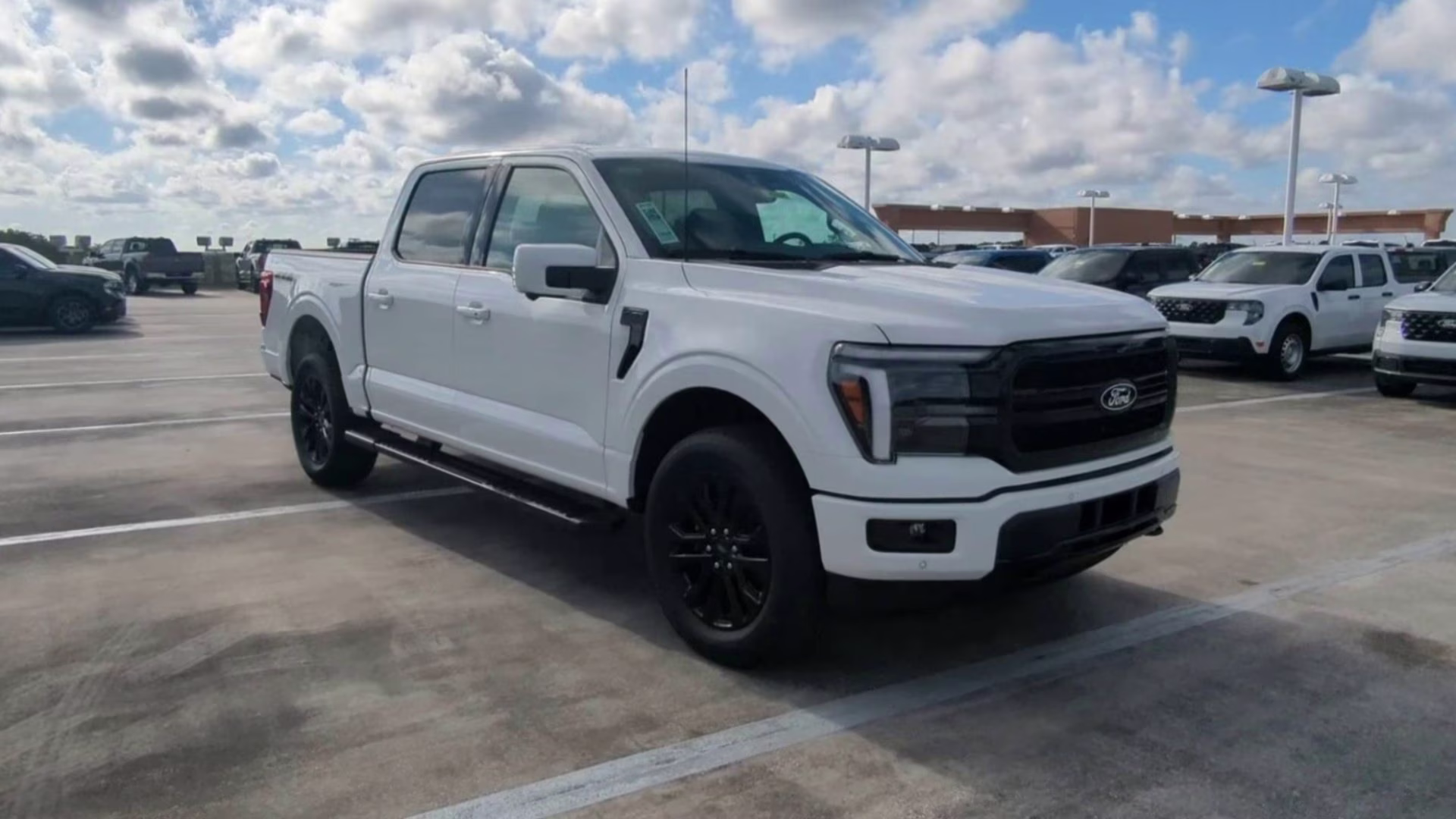 2026 Star White Metallic Tri-Coat Ford F-150 LARIAT Crew Cab Pickup 4X4 Truck