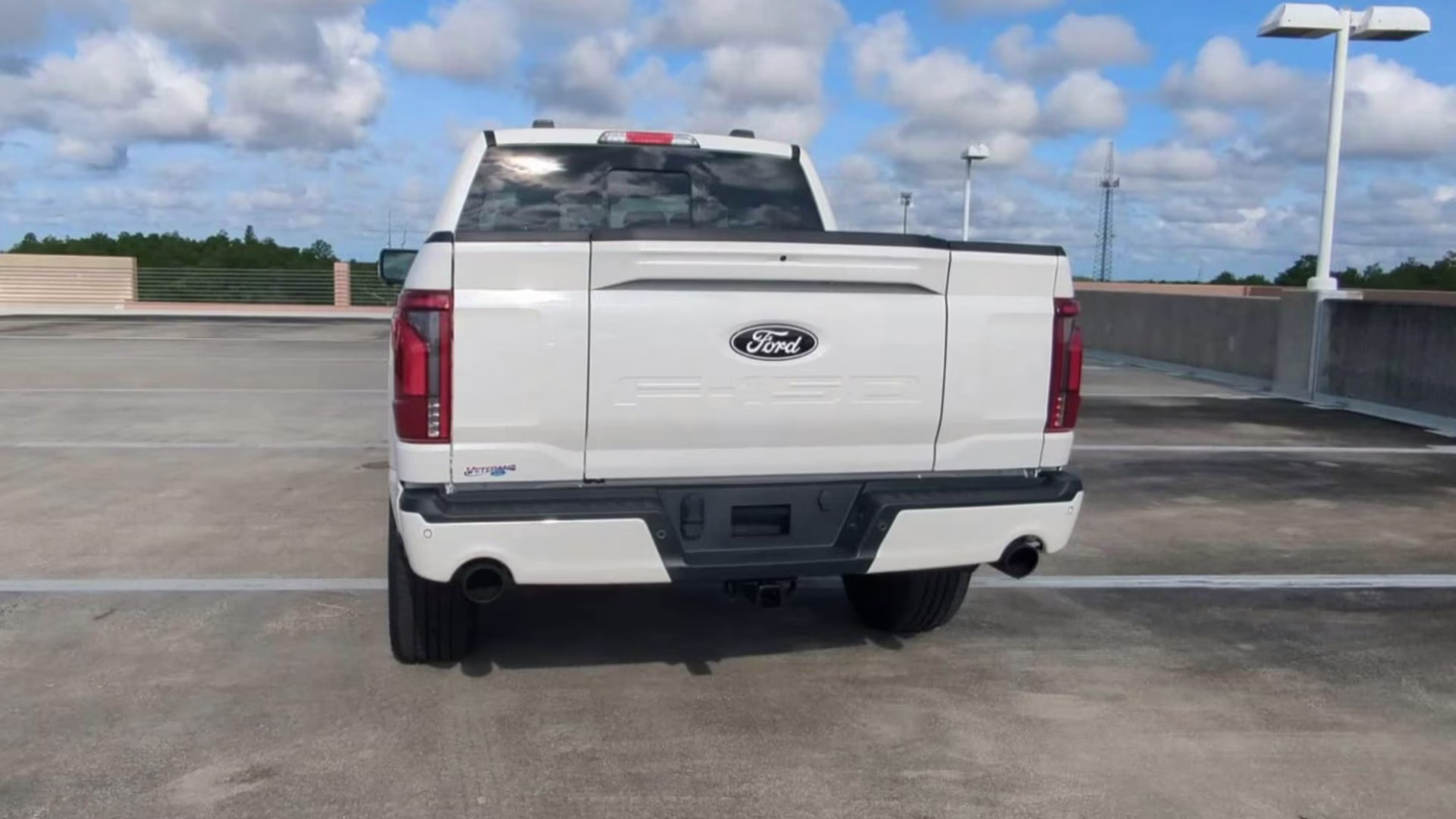 2026 Star White Metallic Tri-Coat Ford F-150 LARIAT Crew Cab Pickup 4X4 Truck