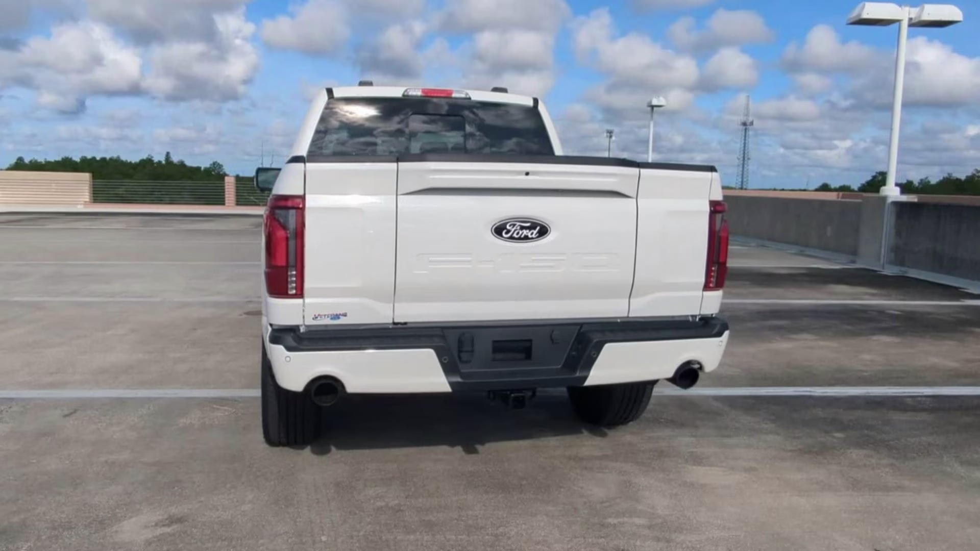 2026 Star White Metallic Tri-Coat Ford F-150 LARIAT Crew Cab Pickup 4X4 Truck