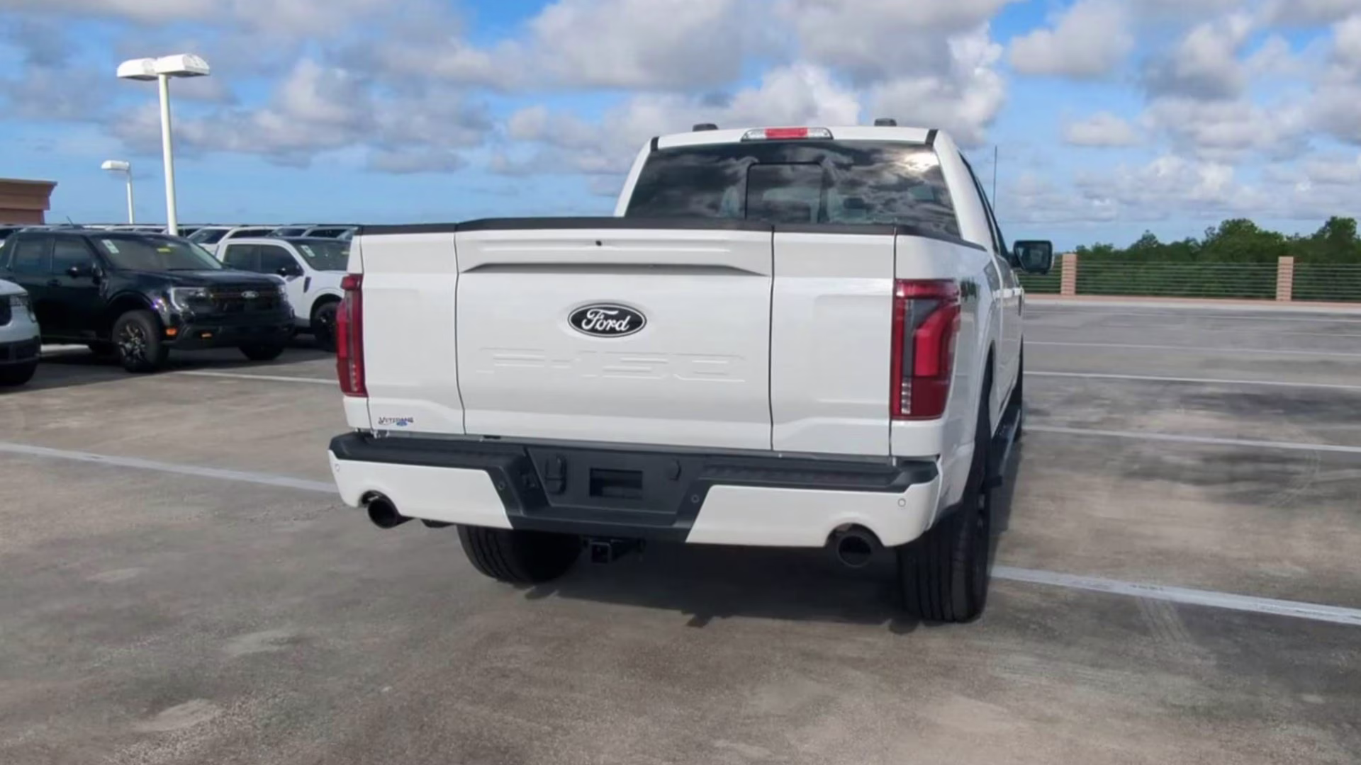 2026 Star White Metallic Tri-Coat Ford F-150 LARIAT Crew Cab Pickup 4X4 Truck