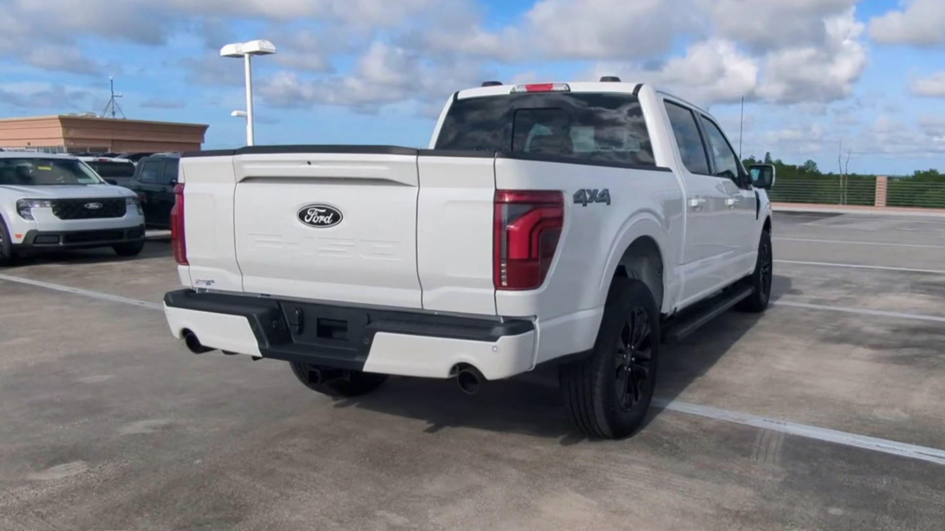 2026 Star White Metallic Tri-Coat Ford F-150 LARIAT Crew Cab Pickup 4X4 Truck