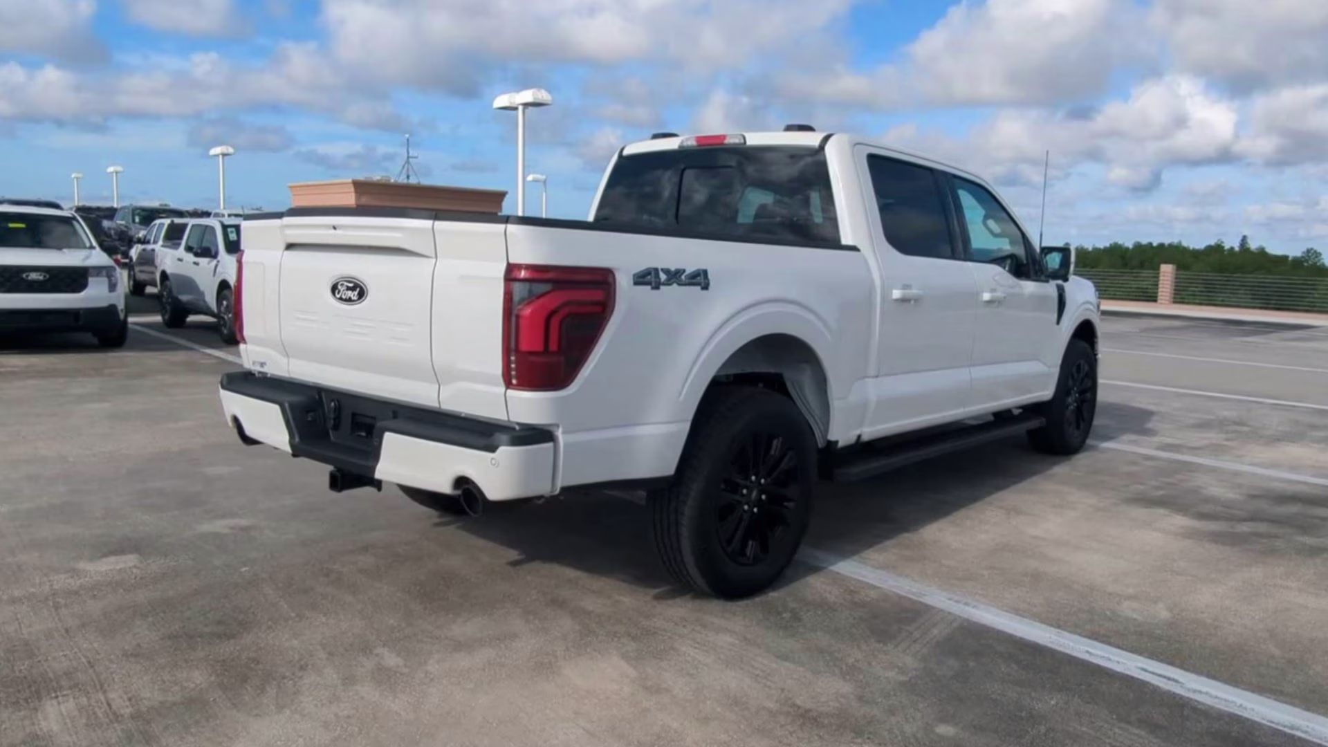 2026 Star White Metallic Tri-Coat Ford F-150 LARIAT Crew Cab Pickup 4X4 Truck