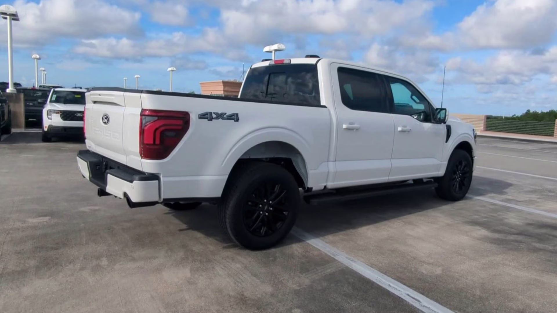 2026 Star White Metallic Tri-Coat Ford F-150 LARIAT Crew Cab Pickup 4X4 Truck