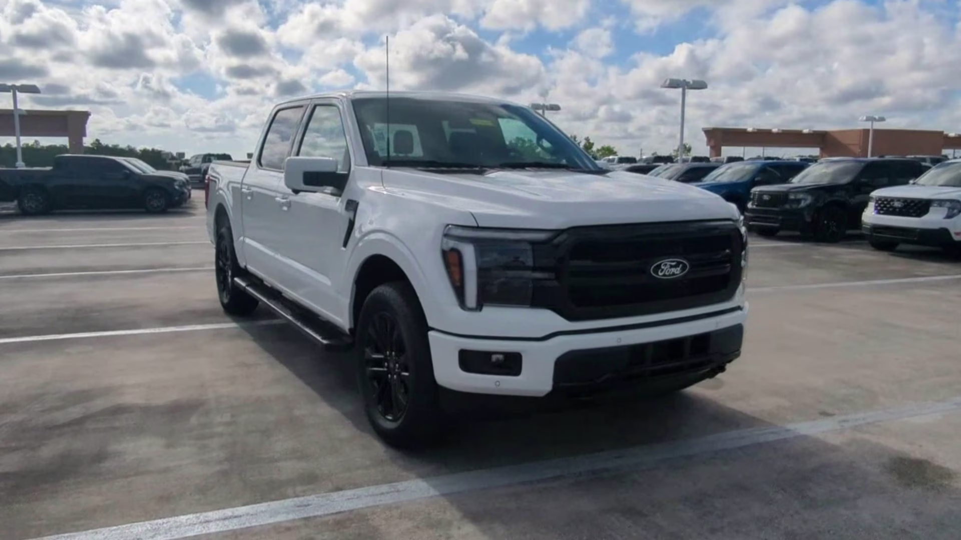 2026 Star White Metallic Tri-Coat Ford F-150 LARIAT Crew Cab Pickup 4X4 Truck
