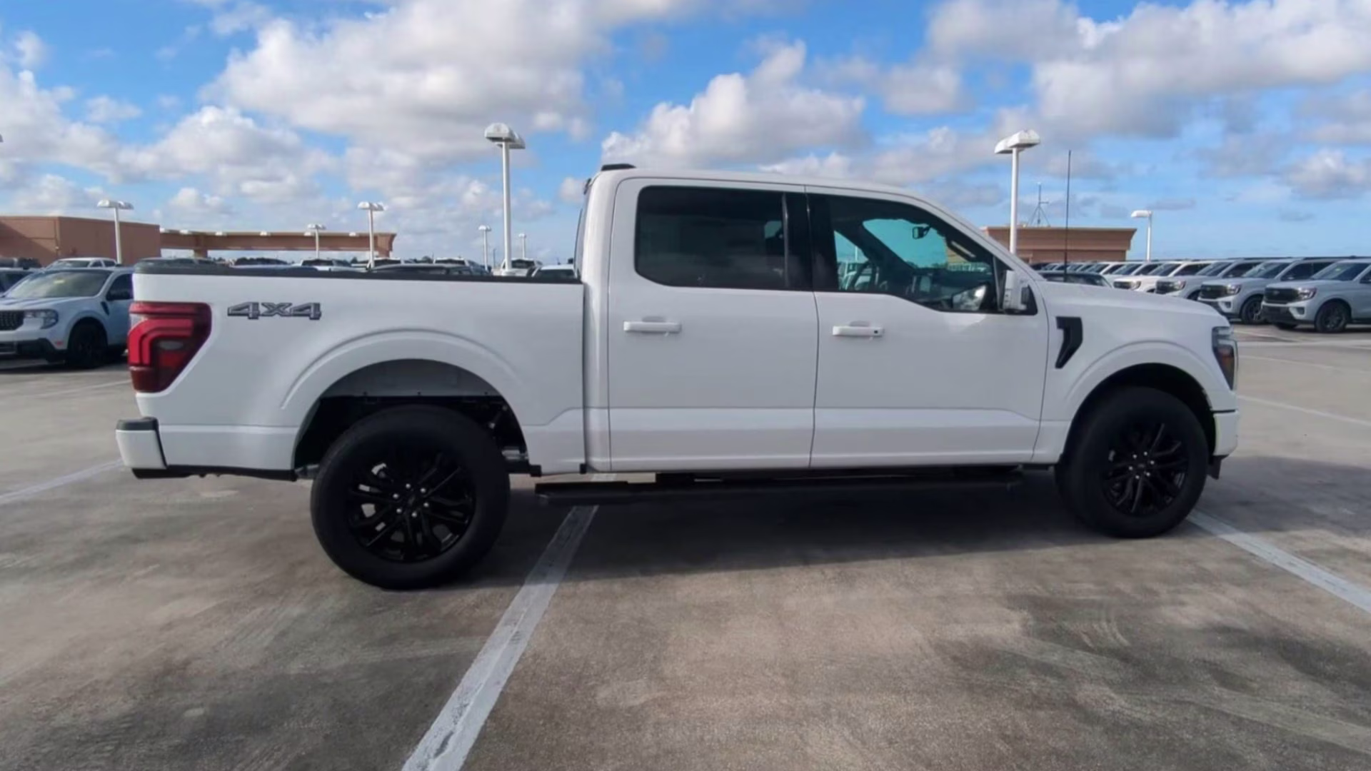 2026 Star White Metallic Tri-Coat Ford F-150 LARIAT Crew Cab Pickup 4X4 Truck