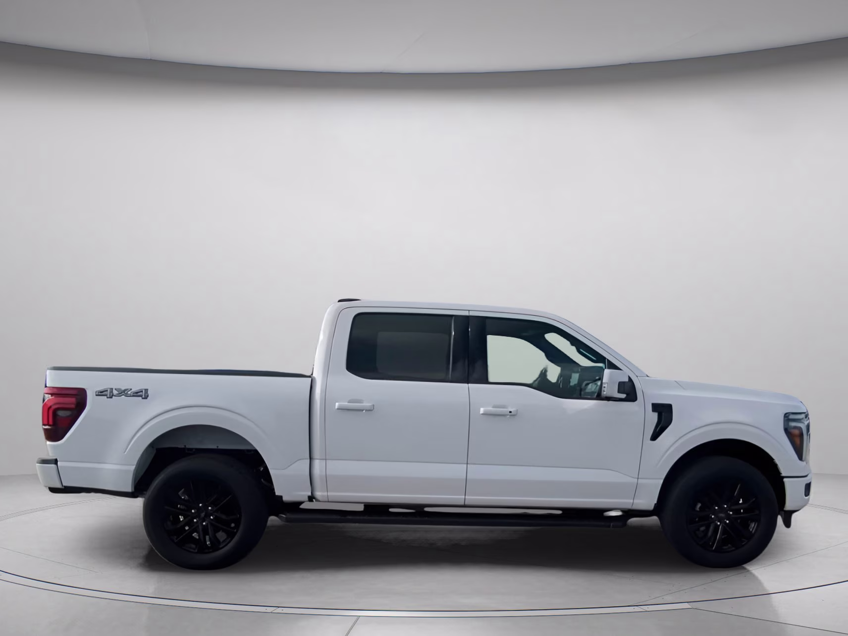 2026 Star White Metallic Tri-Coat Ford F-150 LARIAT Crew Cab Pickup 4X4 Truck