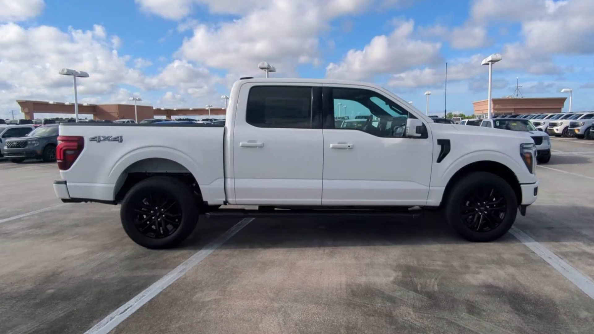 2026 Star White Metallic Tri-Coat Ford F-150 LARIAT Crew Cab Pickup 4X4 Truck