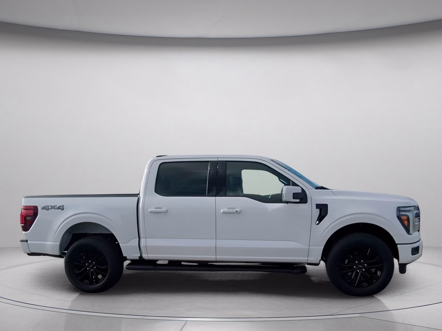 2026 Star White Metallic Tri-Coat Ford F-150 LARIAT Crew Cab Pickup 4X4 Truck
