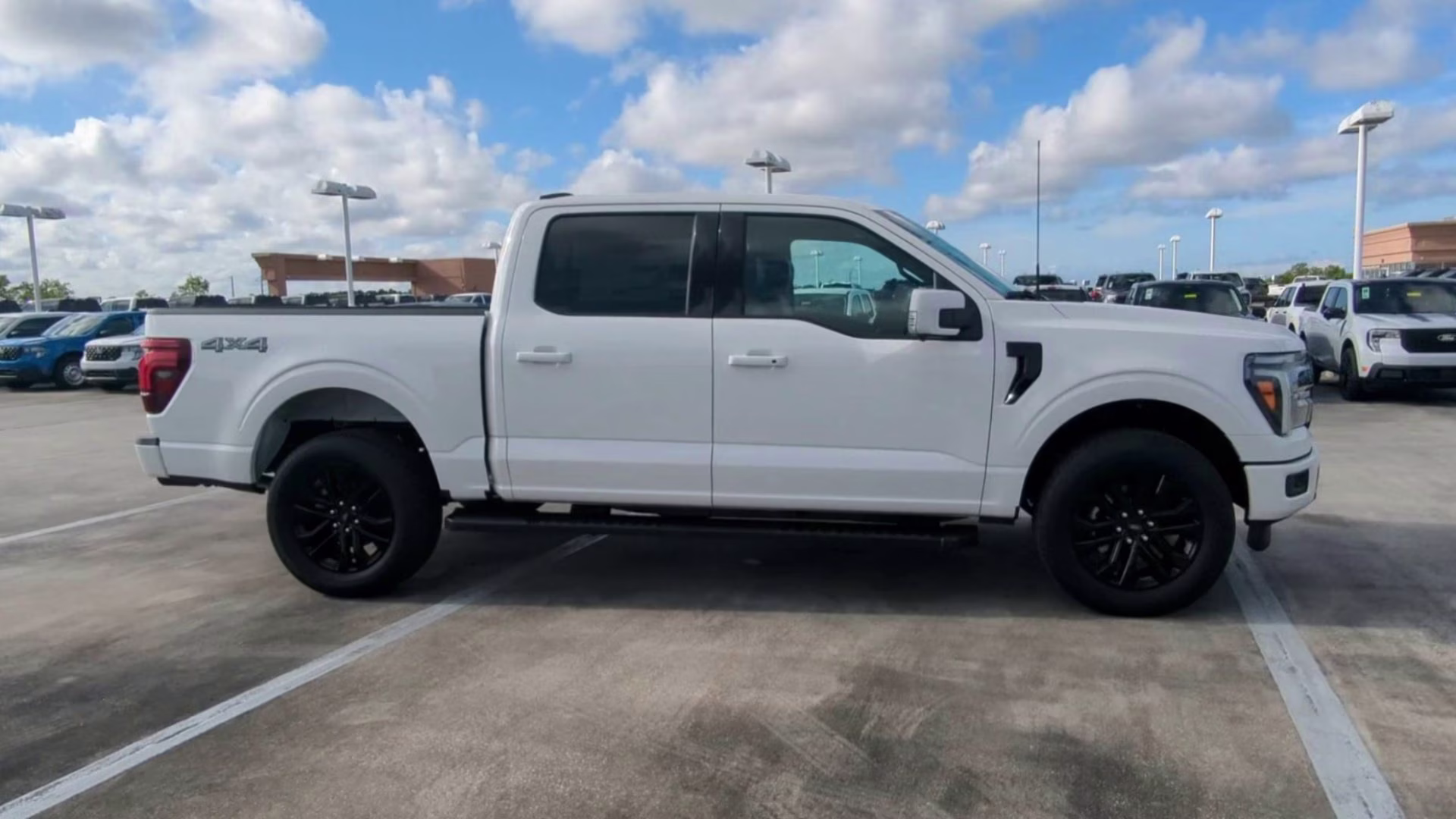 2026 Star White Metallic Tri-Coat Ford F-150 LARIAT Crew Cab Pickup 4X4 Truck