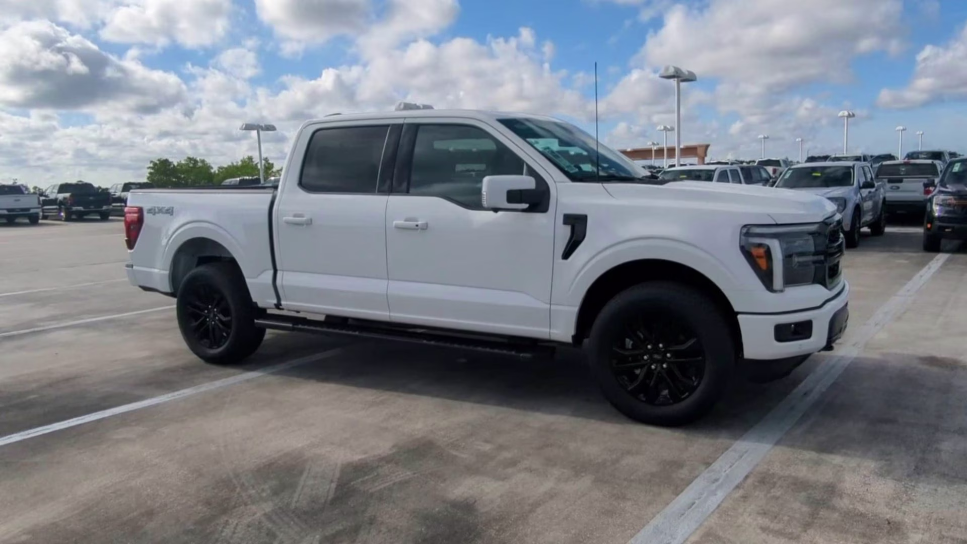 2026 Star White Metallic Tri-Coat Ford F-150 LARIAT Crew Cab Pickup 4X4 Truck