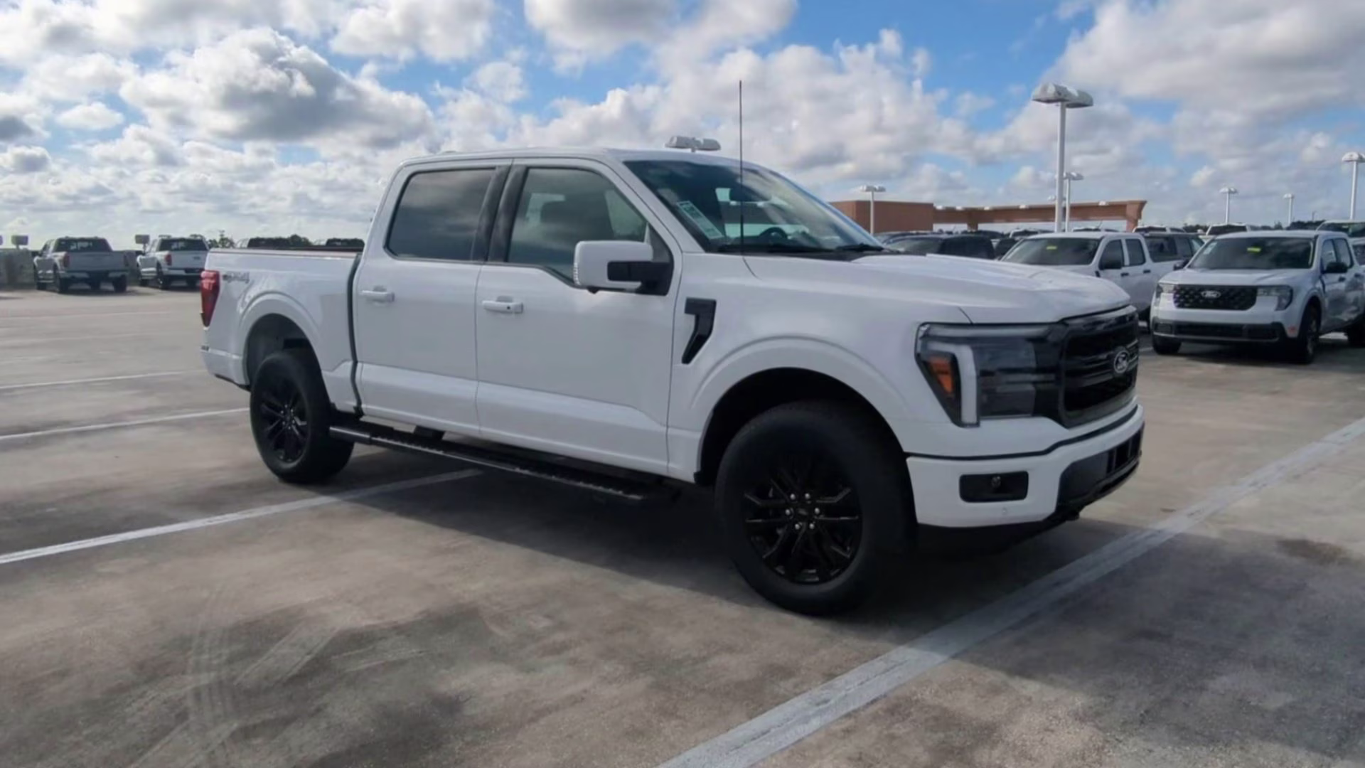 2026 Star White Metallic Tri-Coat Ford F-150 LARIAT Crew Cab Pickup 4X4 Truck