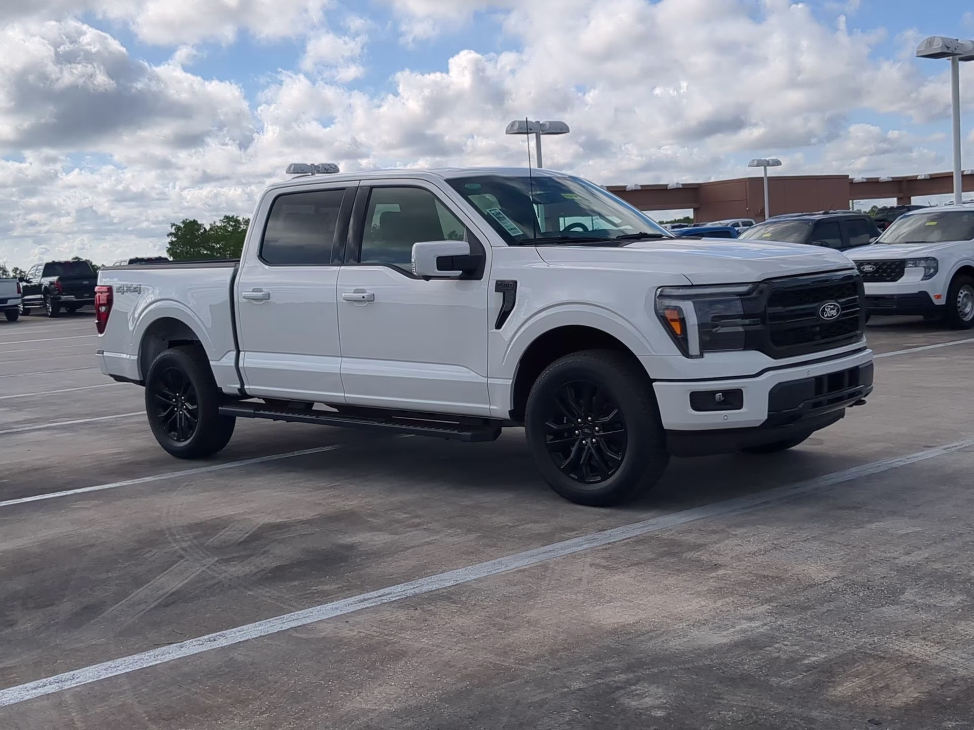 2026 Star White Metallic Tri-Coat Ford F-150 LARIAT Crew Cab Pickup 4X4 Truck