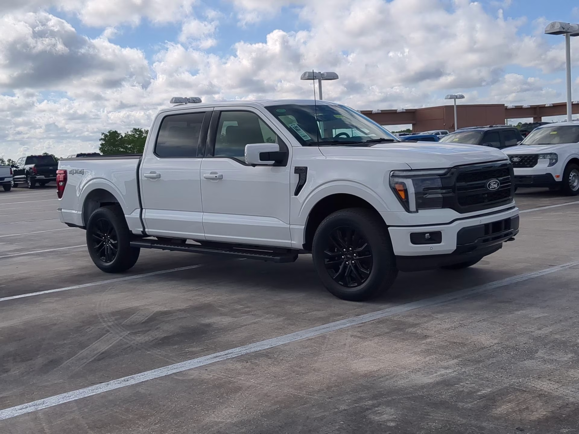 2026 Star White Metallic Tri-Coat Ford F-150 LARIAT Crew Cab Pickup 4X4 Truck