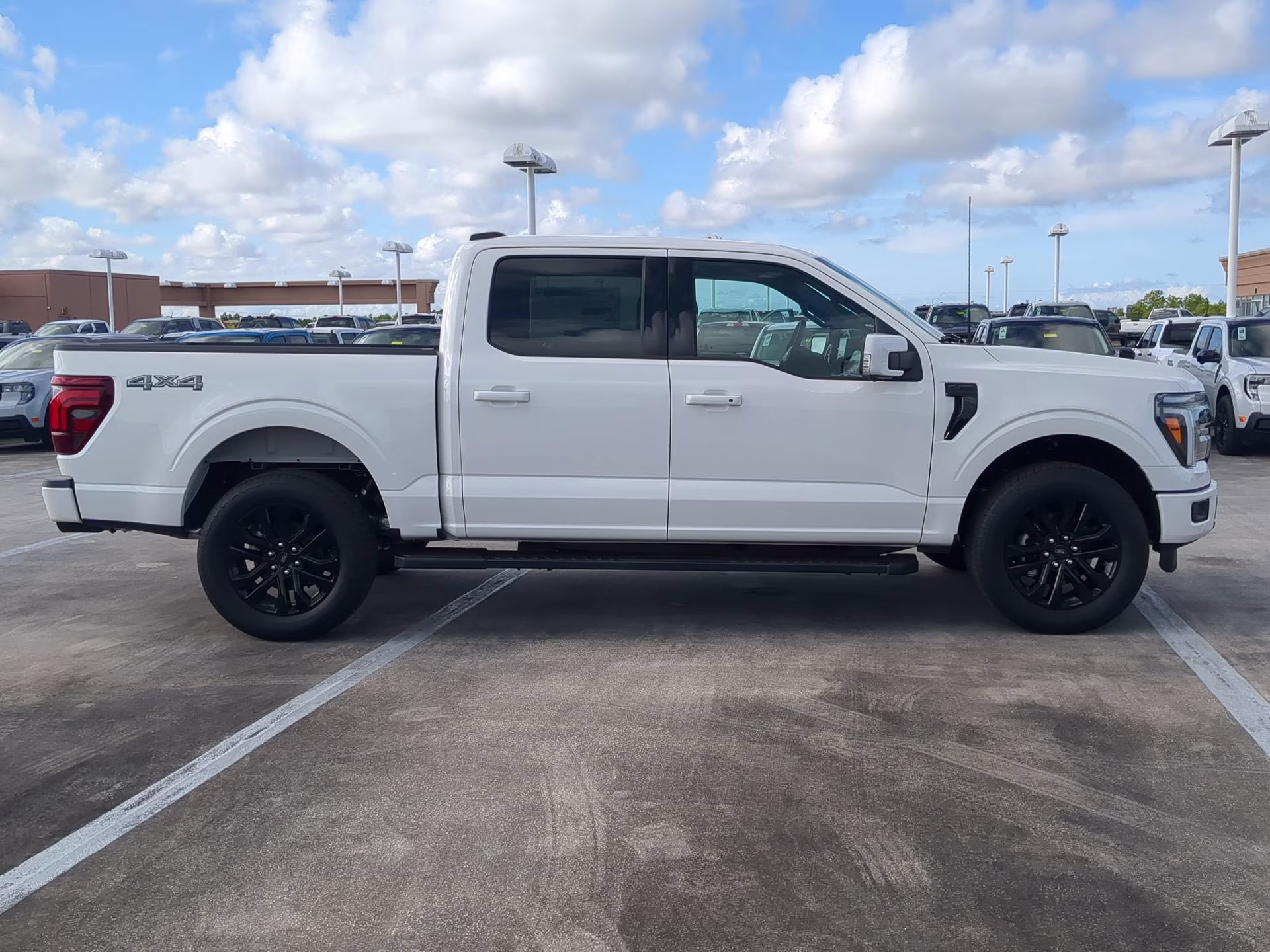 2026 Star White Metallic Tri-Coat Ford F-150 LARIAT Crew Cab Pickup 4X4 Truck