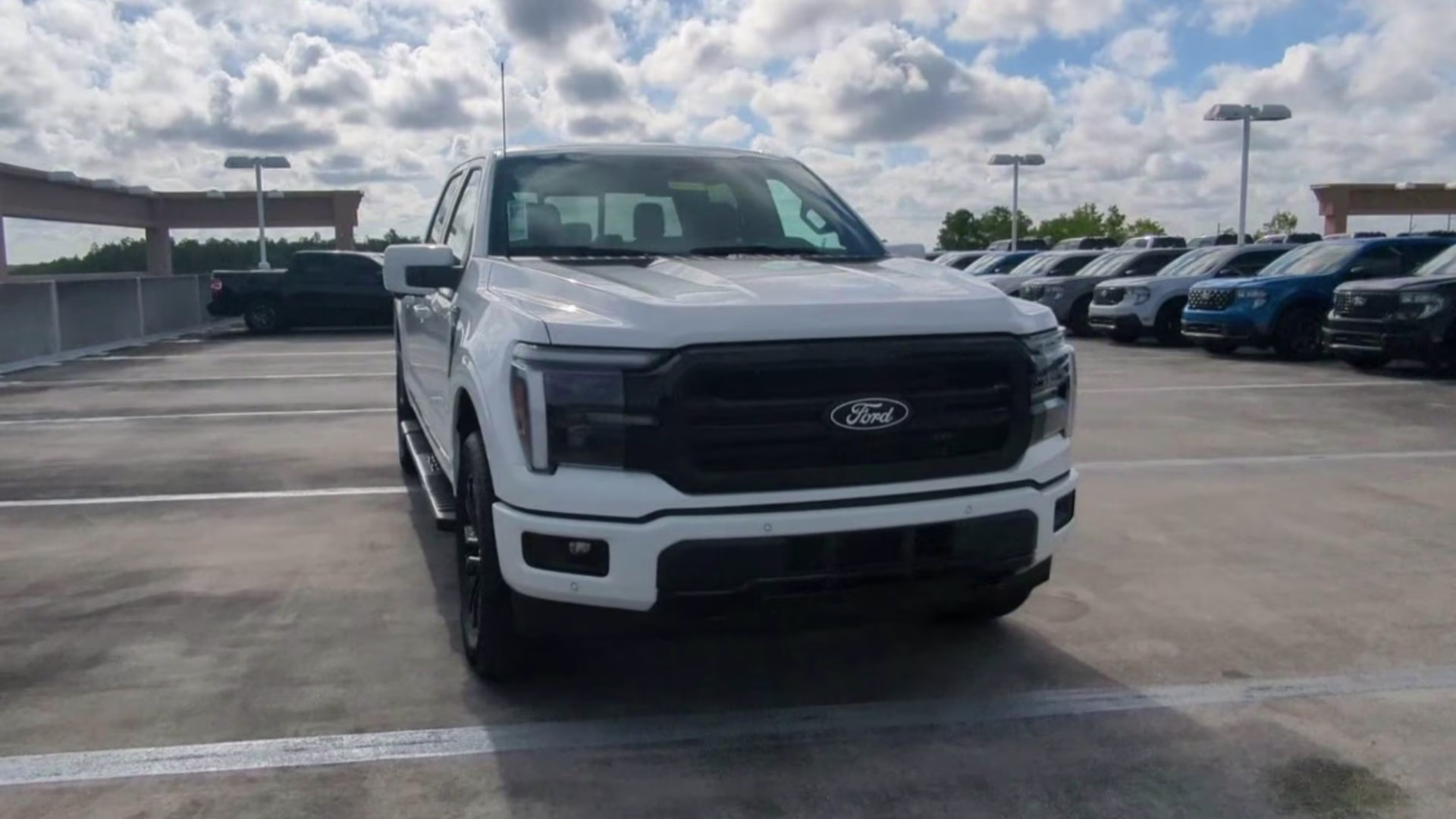 2026 Star White Metallic Tri-Coat Ford F-150 LARIAT Crew Cab Pickup 4X4 Truck
