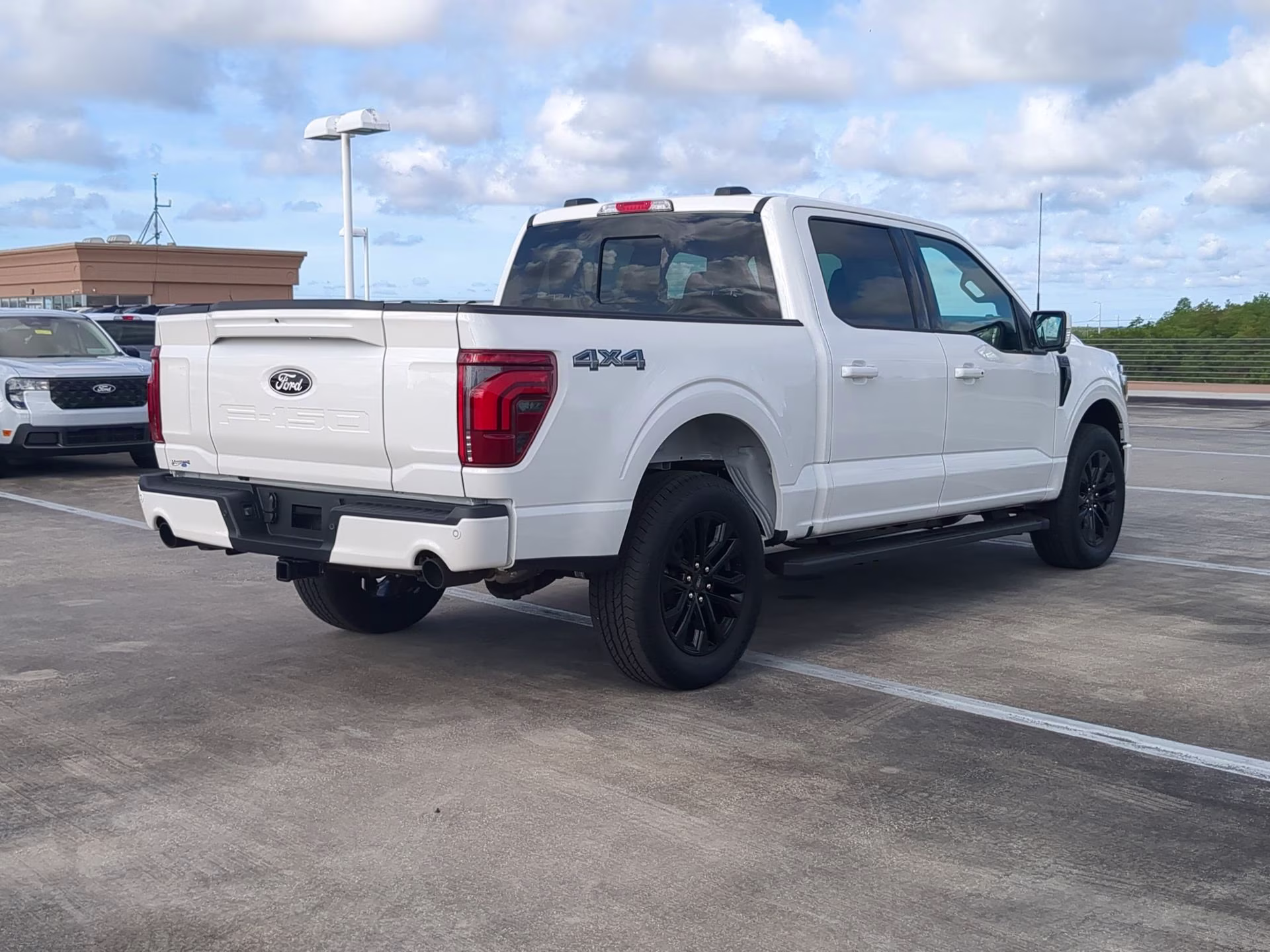 2026 Star White Metallic Tri-Coat Ford F-150 LARIAT Crew Cab Pickup 4X4 Truck