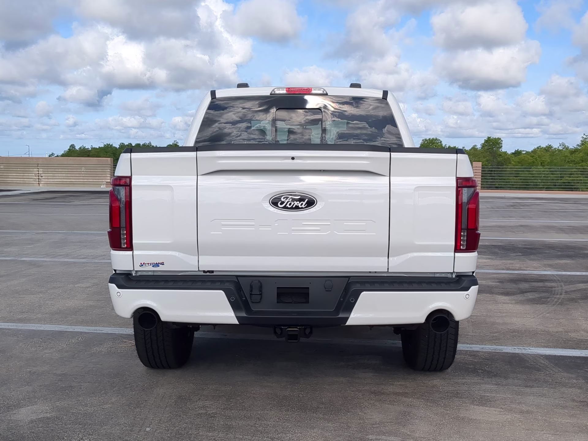2026 Star White Metallic Tri-Coat Ford F-150 LARIAT Crew Cab Pickup 4X4 Truck