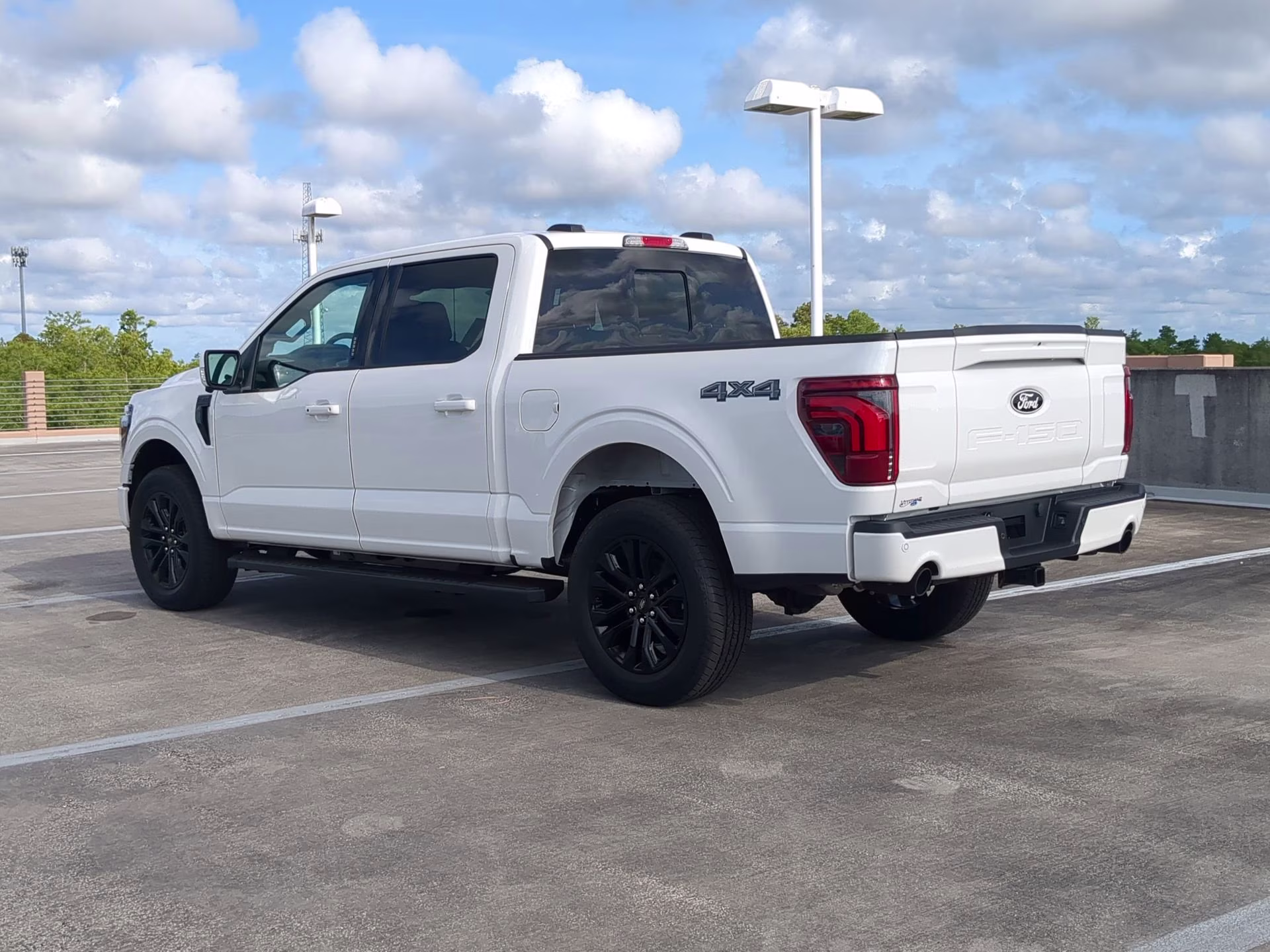 2026 Star White Metallic Tri-Coat Ford F-150 LARIAT Crew Cab Pickup 4X4 Truck