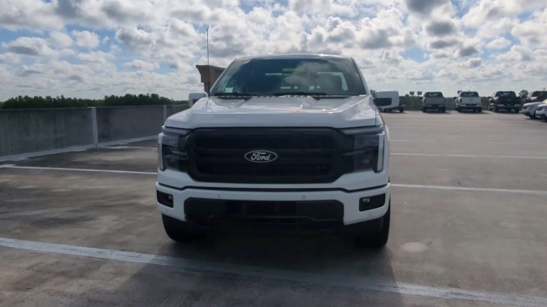 2026 Star White Metallic Tri-Coat Ford F-150 LARIAT Crew Cab Pickup 4X4 Truck