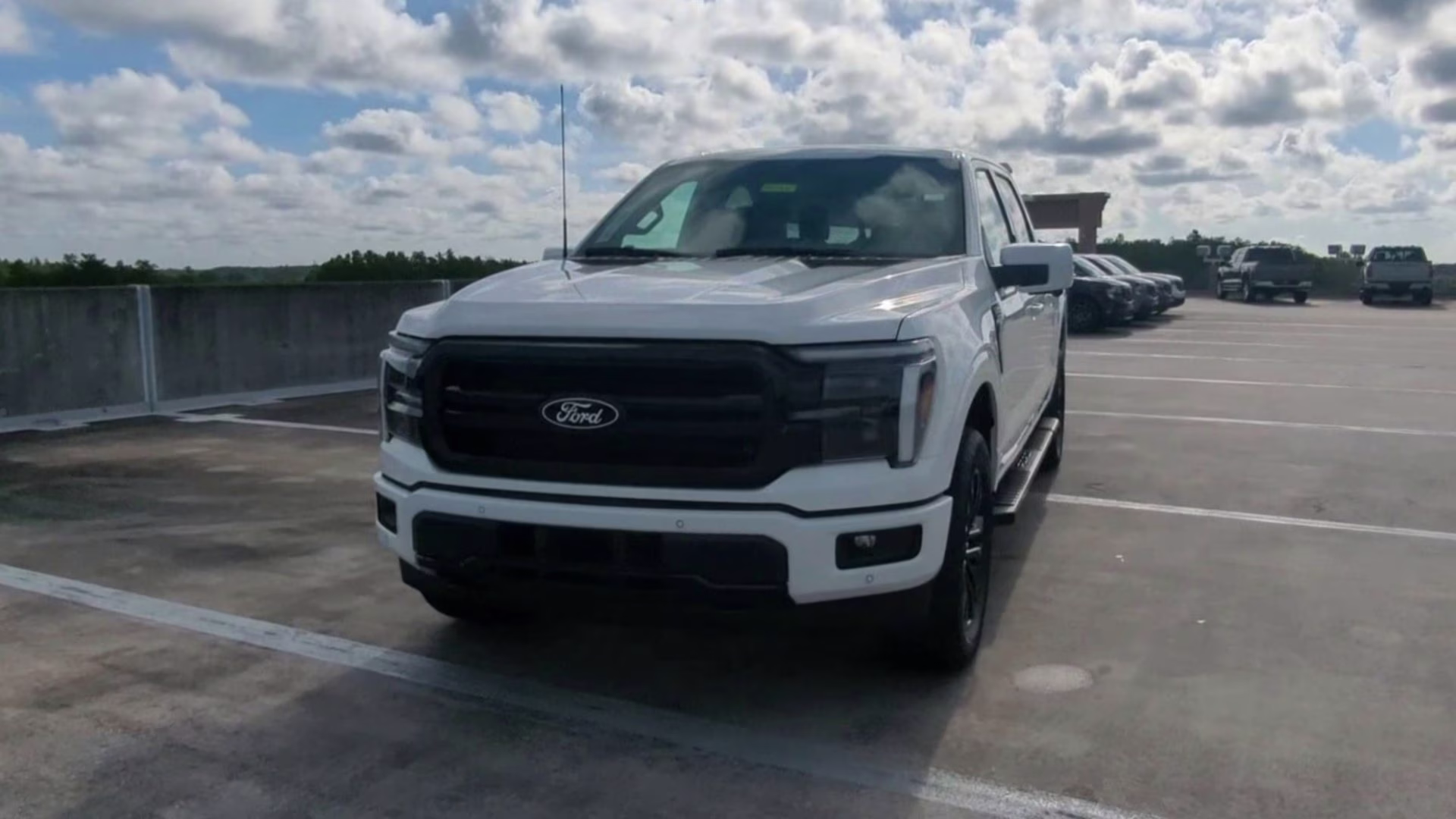 2026 Star White Metallic Tri-Coat Ford F-150 LARIAT Crew Cab Pickup 4X4 Truck