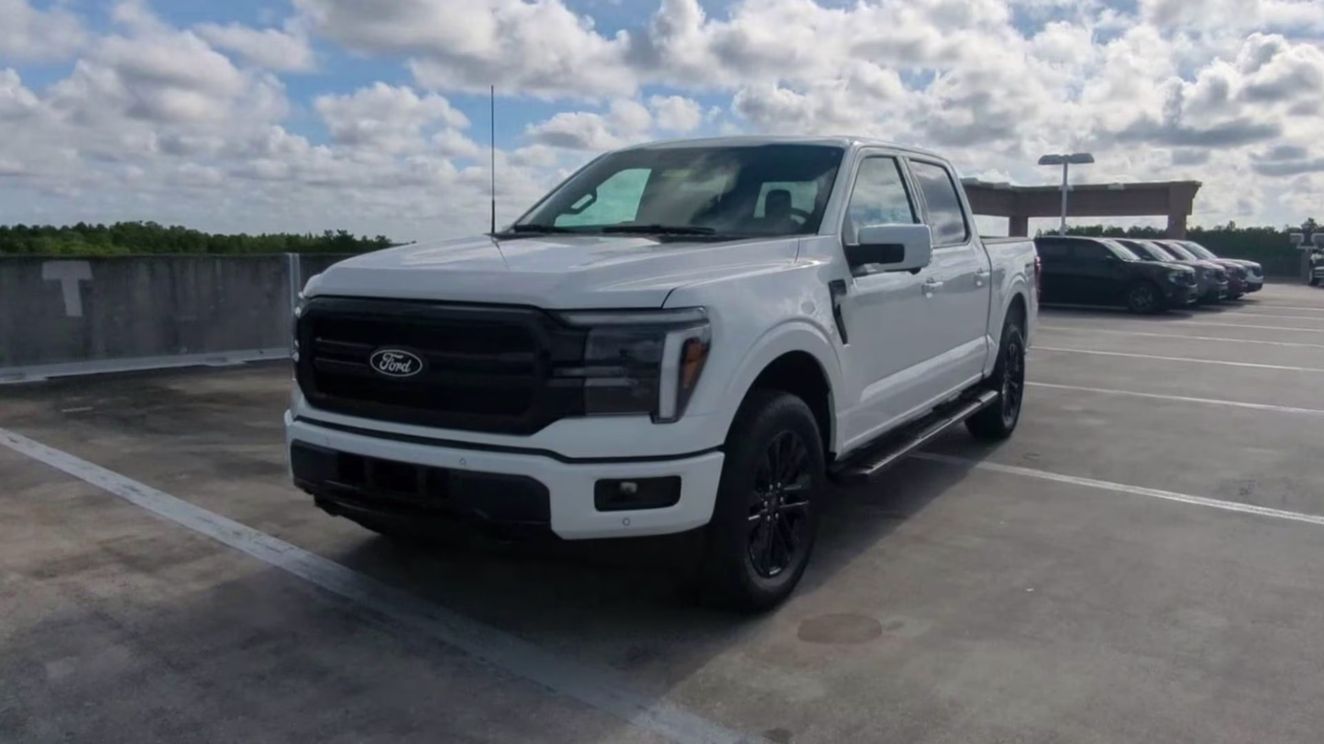 2026 Star White Metallic Tri-Coat Ford F-150 LARIAT Crew Cab Pickup 4X4 Truck