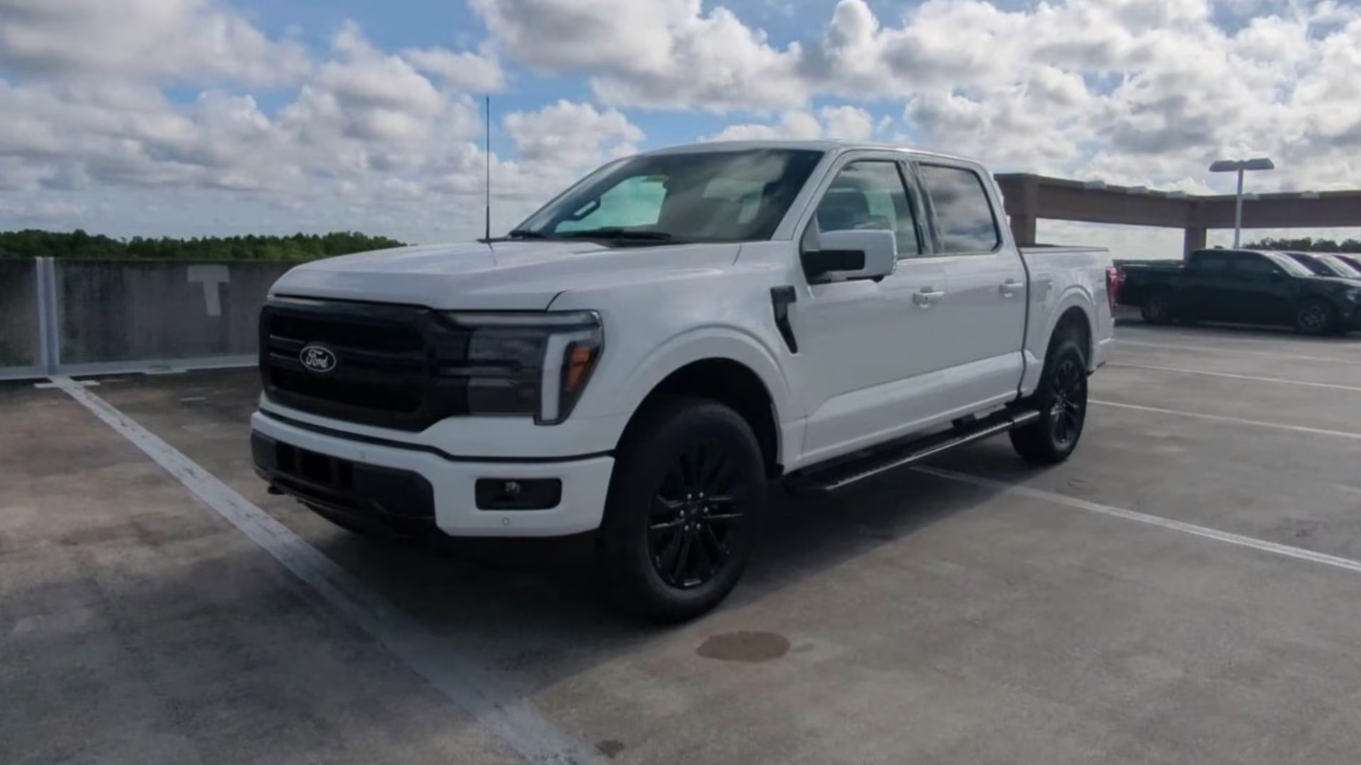 2026 Star White Metallic Tri-Coat Ford F-150 LARIAT Crew Cab Pickup 4X4 Truck