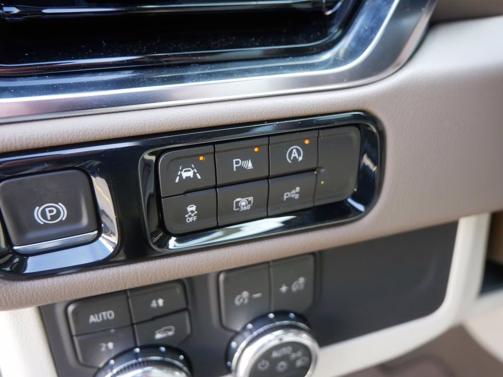 2026 Glacier White Tricoat GMC Yukon XL Denali 4X4 SUV