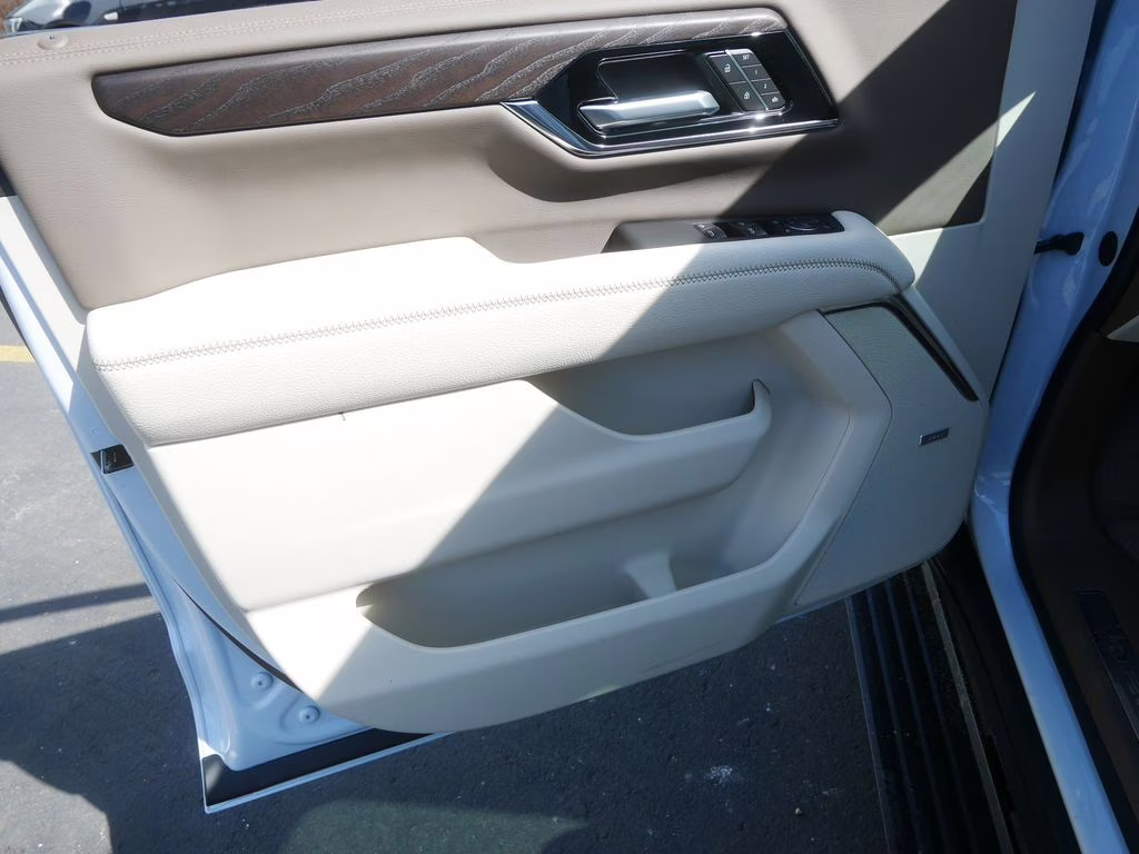 2026 Glacier White Tricoat GMC Yukon XL Denali 4X4 SUV