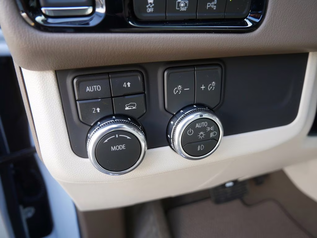 2026 Glacier White Tricoat GMC Yukon XL Denali 4X4 SUV