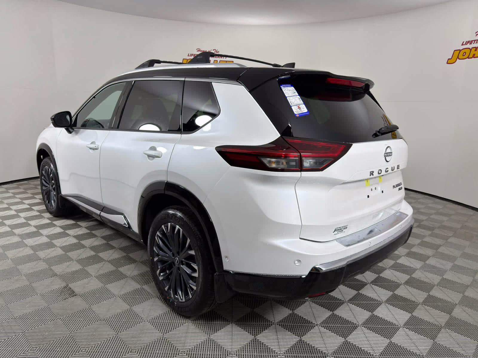 2026 Everest White Pearl/Super Black Nissan Rogue Platinum AWD SUV