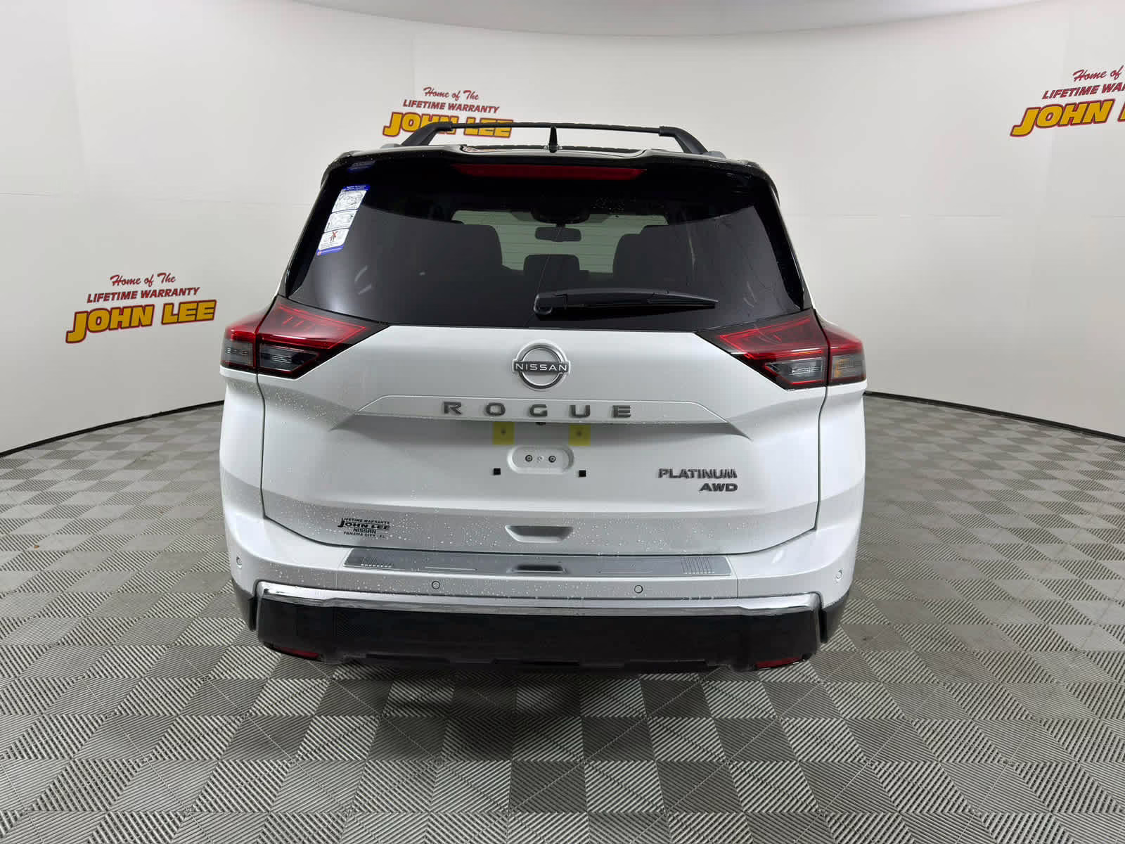 2026 Everest White Pearl/Super Black Nissan Rogue Platinum AWD SUV