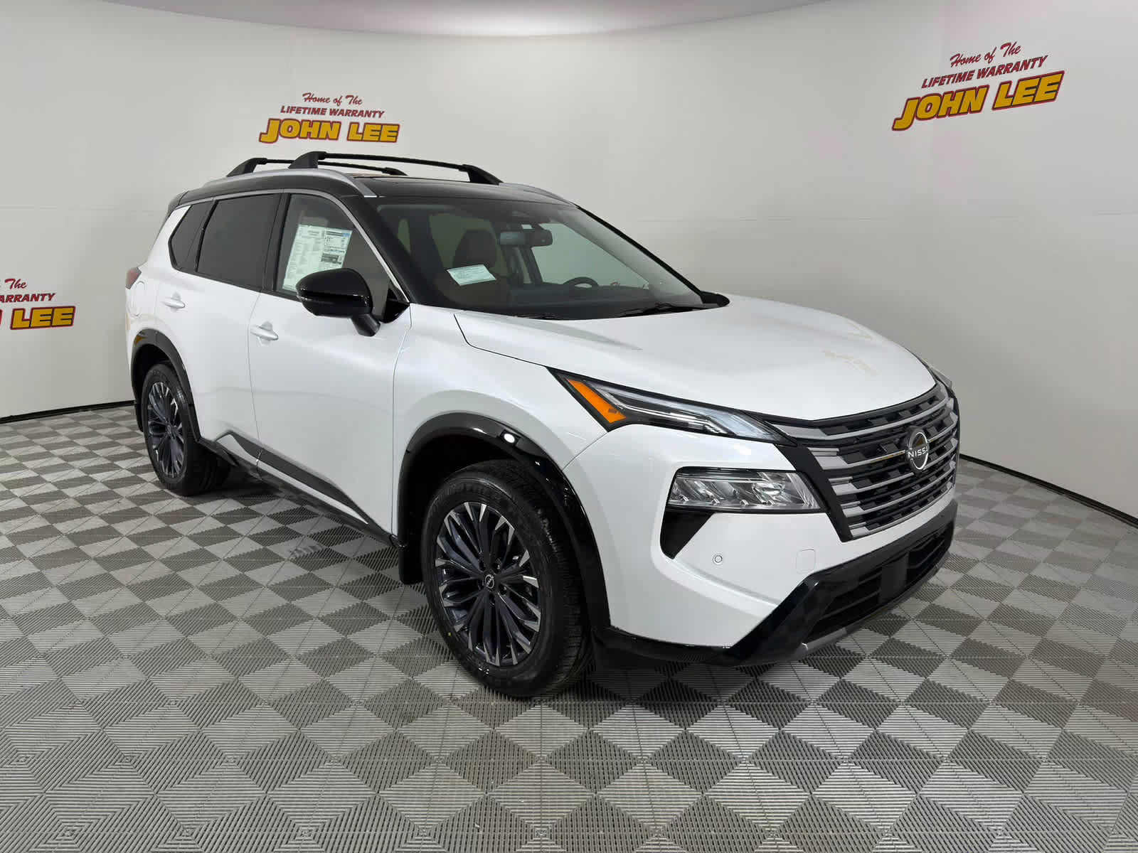 2026 Everest White Pearl/Super Black Nissan Rogue Platinum AWD SUV