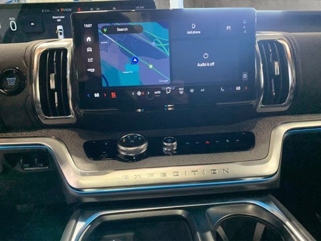 2026 Glacier Gray Metallic Tri-Coat Ford Expedition Tremor 4X4 SUV