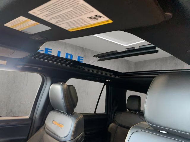 2026 Glacier Gray Metallic Tri-Coat Ford Expedition Tremor 4X4 SUV