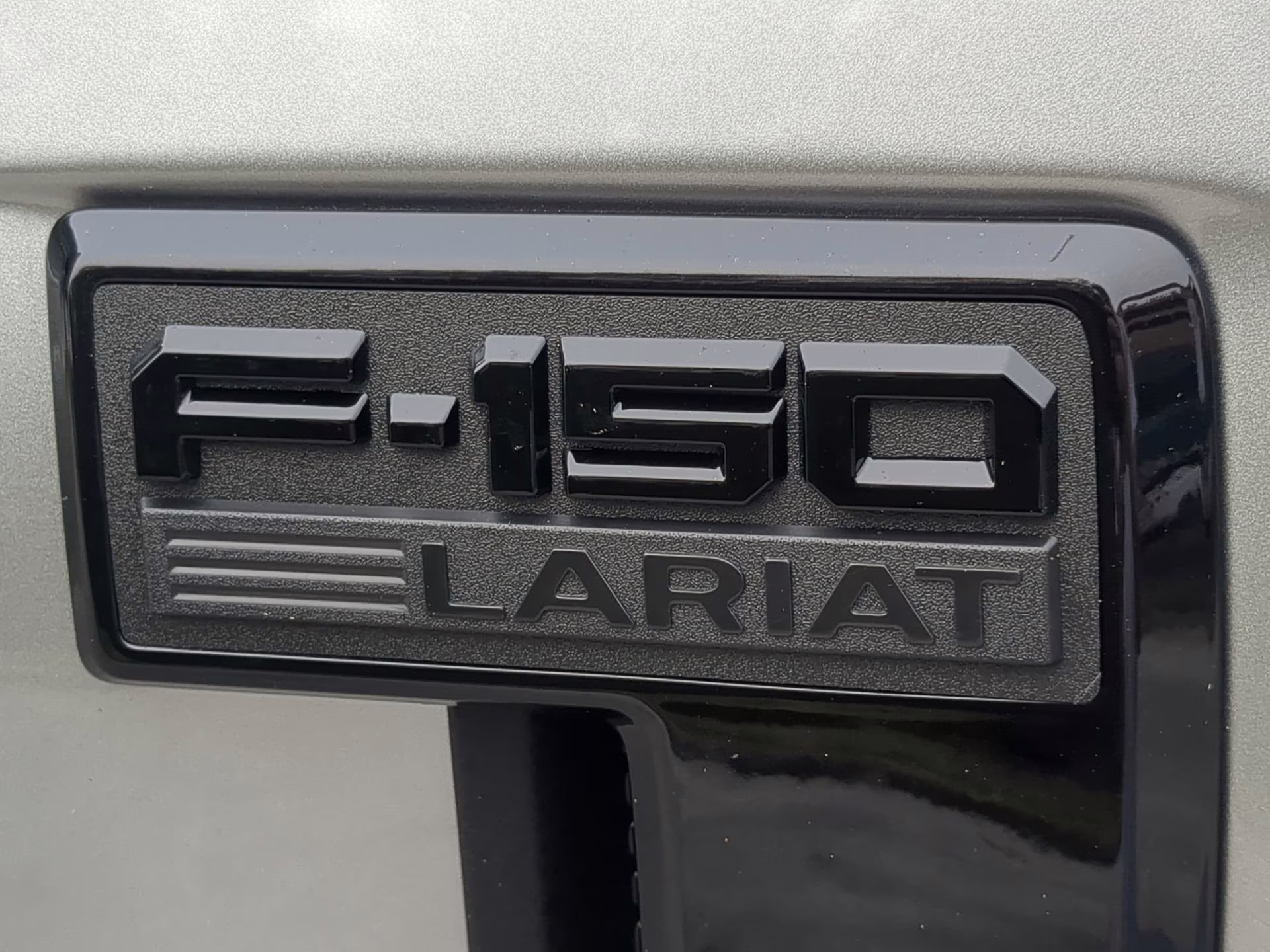 2026 Iconic Silver Metallic Ford F-150 LARIAT Crew Cab Pickup 4X4 Truck