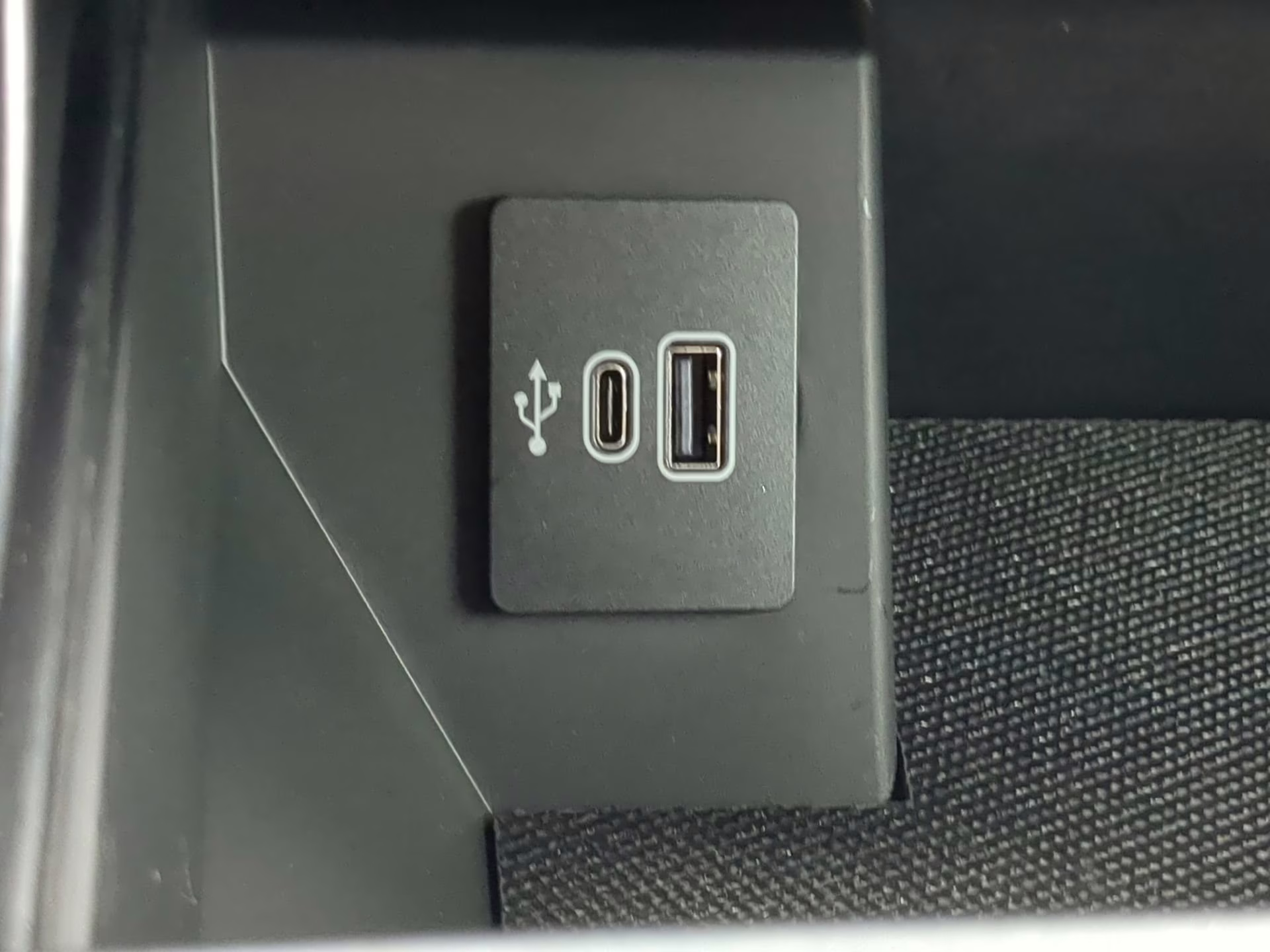 2026 Iconic Silver Metallic Ford F-150 LARIAT Crew Cab Pickup 4X4 Truck