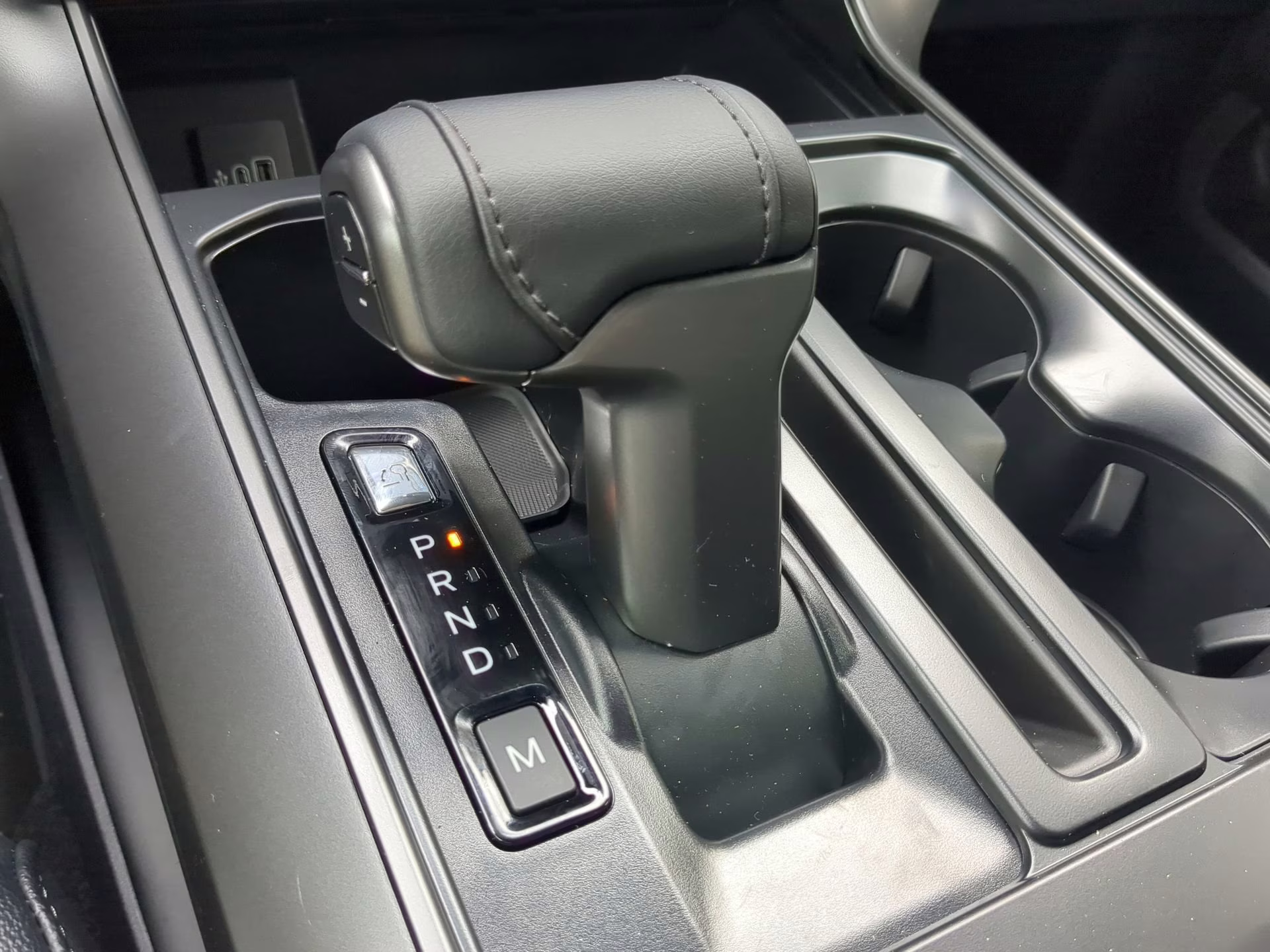 2026 Iconic Silver Metallic Ford F-150 LARIAT Crew Cab Pickup 4X4 Truck