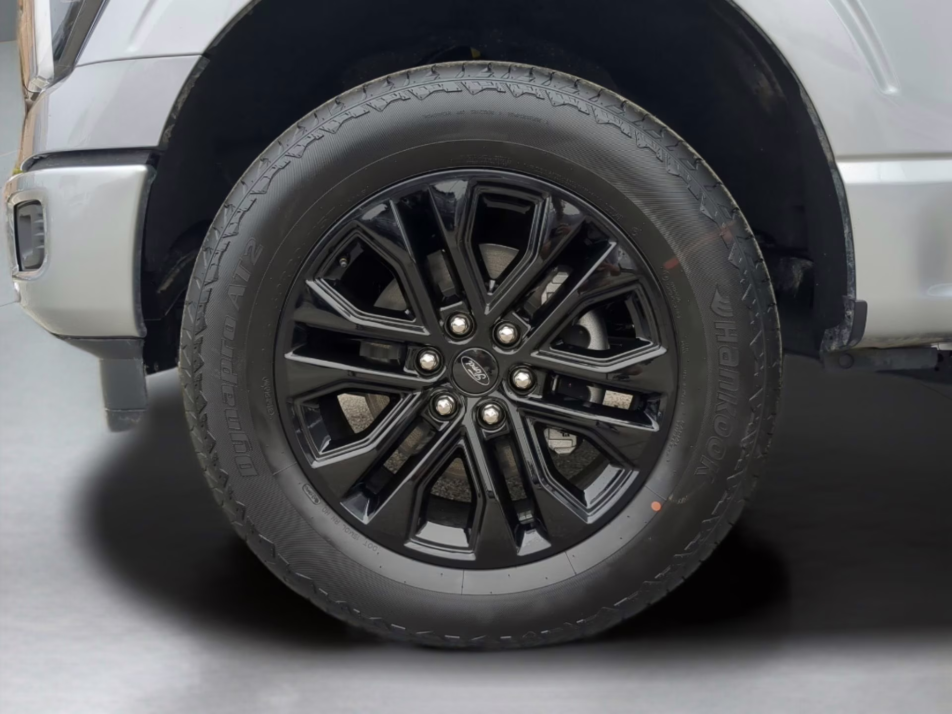 2026 Iconic Silver Metallic Ford F-150 LARIAT Crew Cab Pickup 4X4 Truck