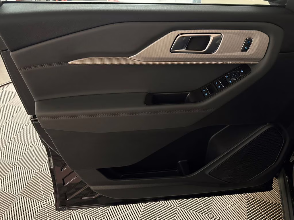 2026 Agate Black Metallic Ford Explorer Active RWD SUV
