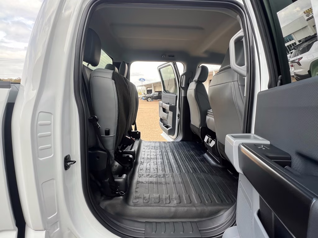 2026 Oxford White Ford F-150 XL 4X4 Truck