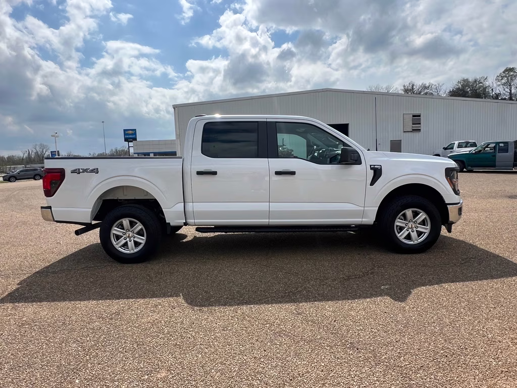 2026 Oxford White Ford F-150 XL 4X4 Truck