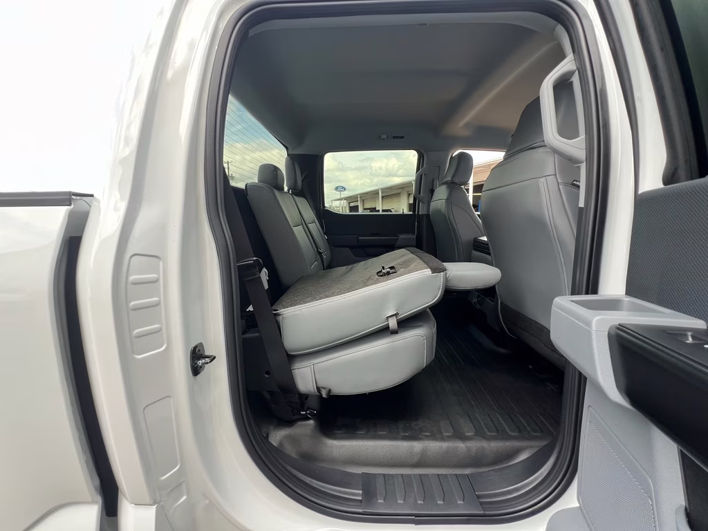 2026 Oxford White Ford F-150 XL 4X4 Truck