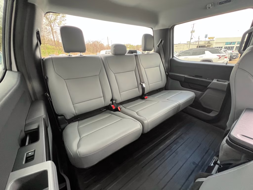 2026 Oxford White Ford F-150 XL 4X4 Truck