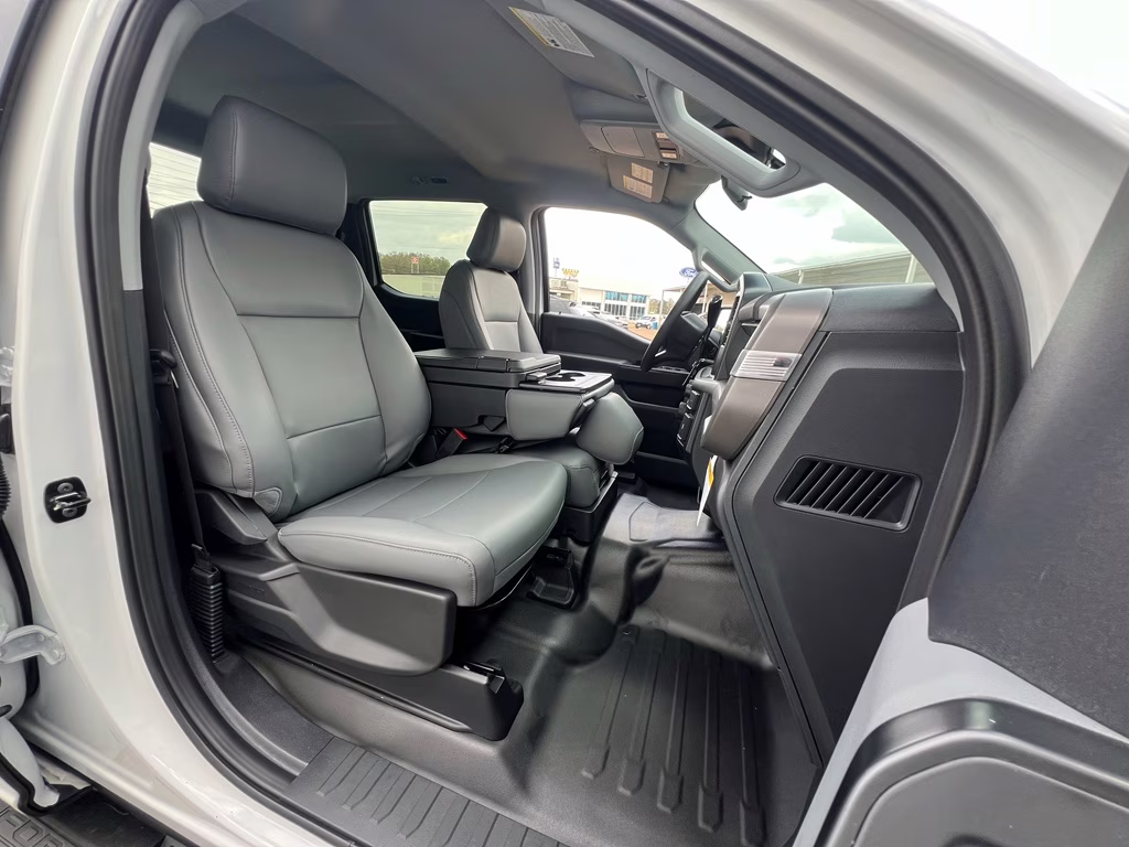 2026 Oxford White Ford F-150 XL 4X4 Truck
